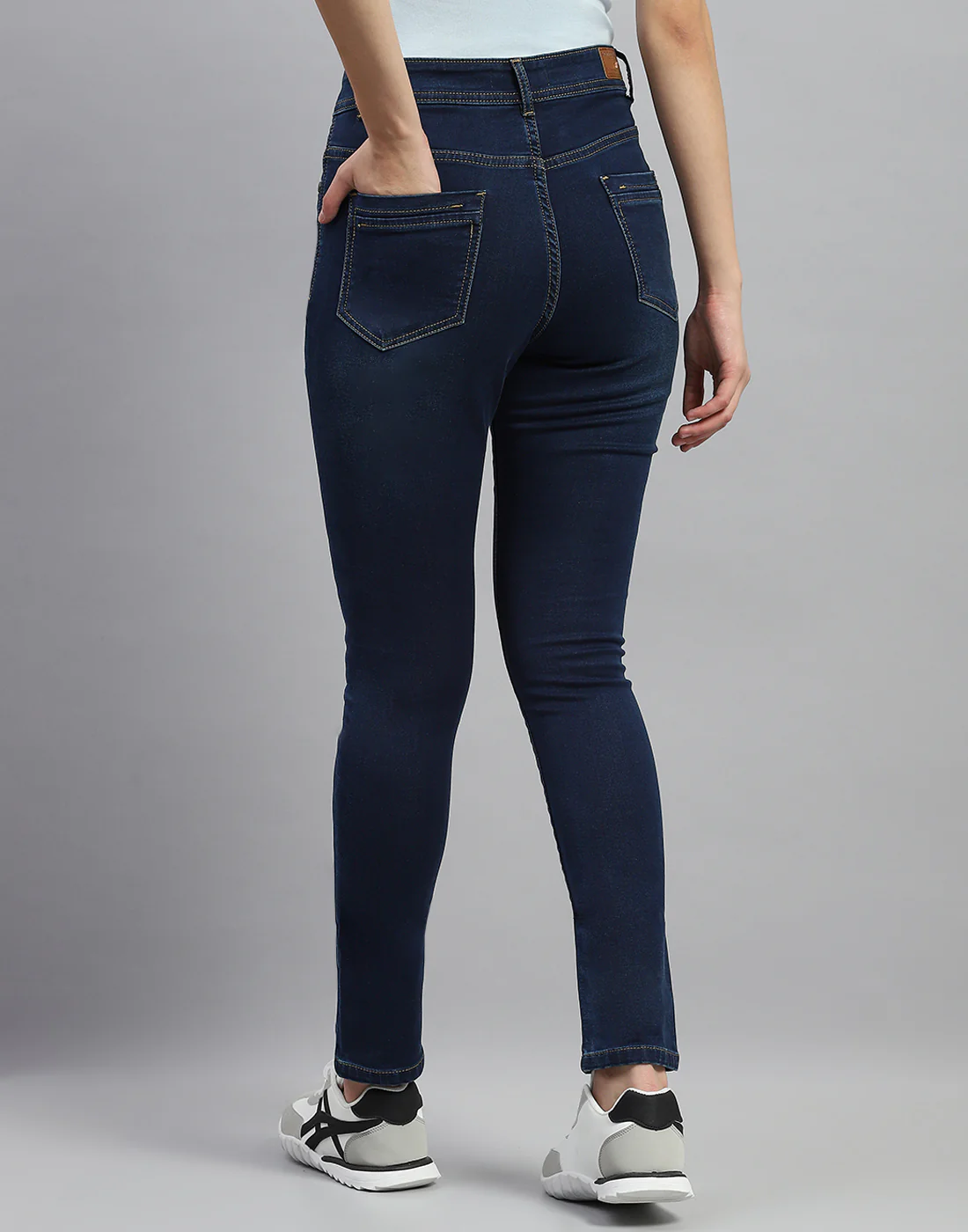 Women Dark Blue Light Wash Slim Fit Denim - Image 5