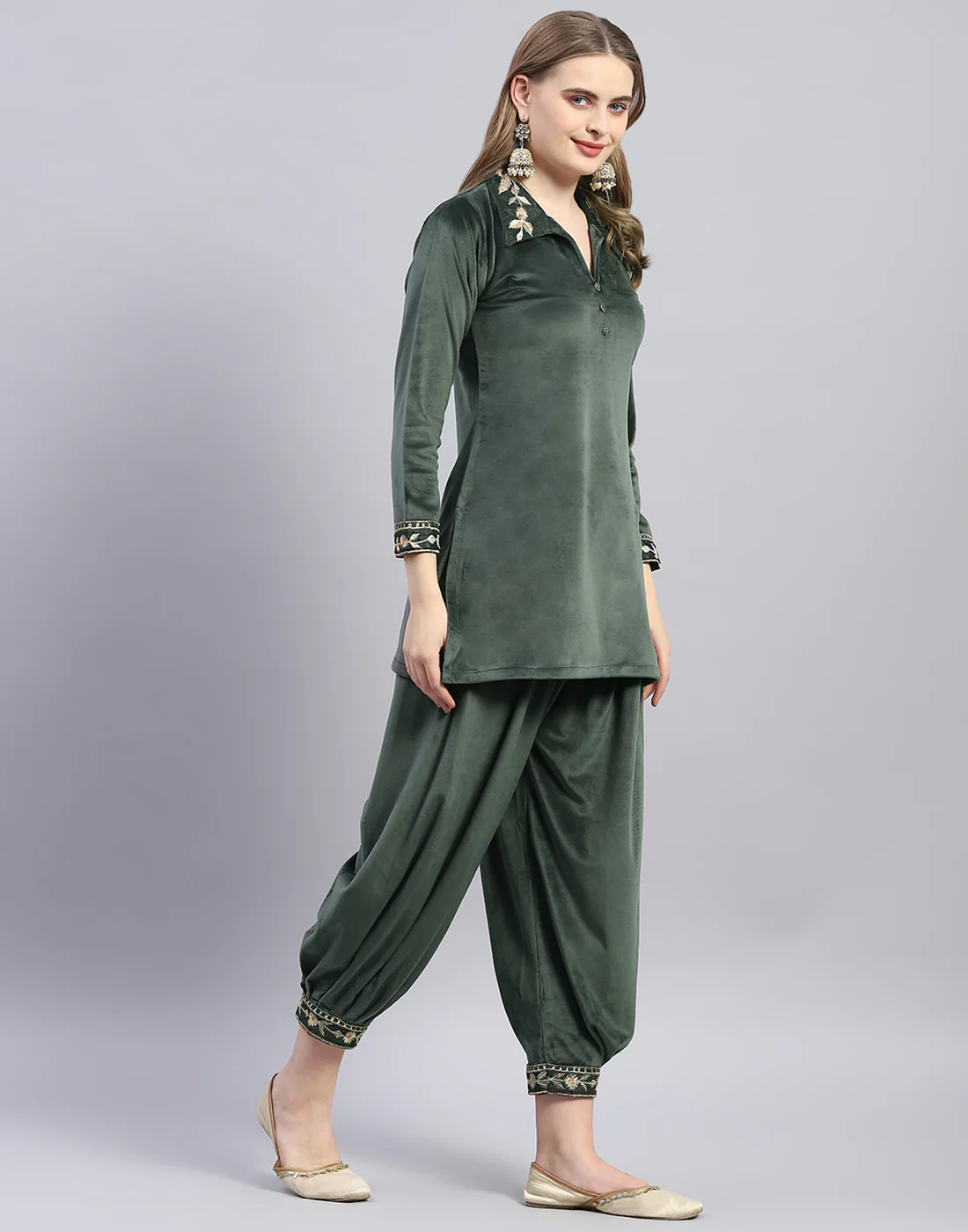 Women Green Embroidered Collar Full Sleeve Cords Set - Image 4