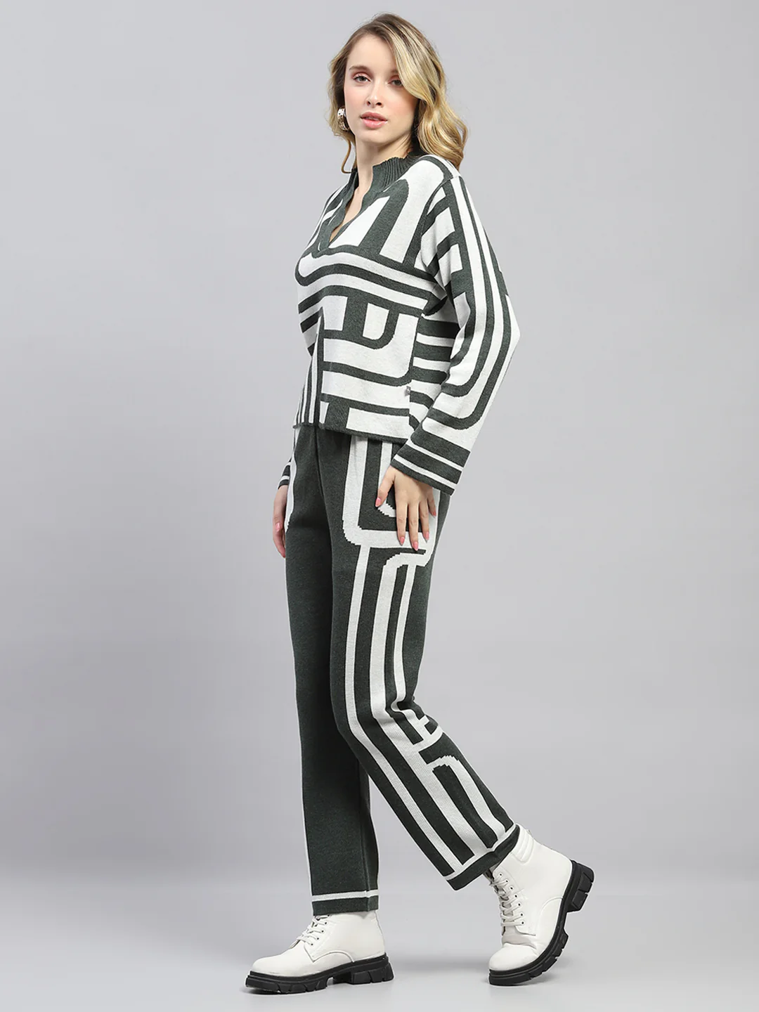 Women Green Printed Round Neck Full Sleeve Cords Set - Image 3