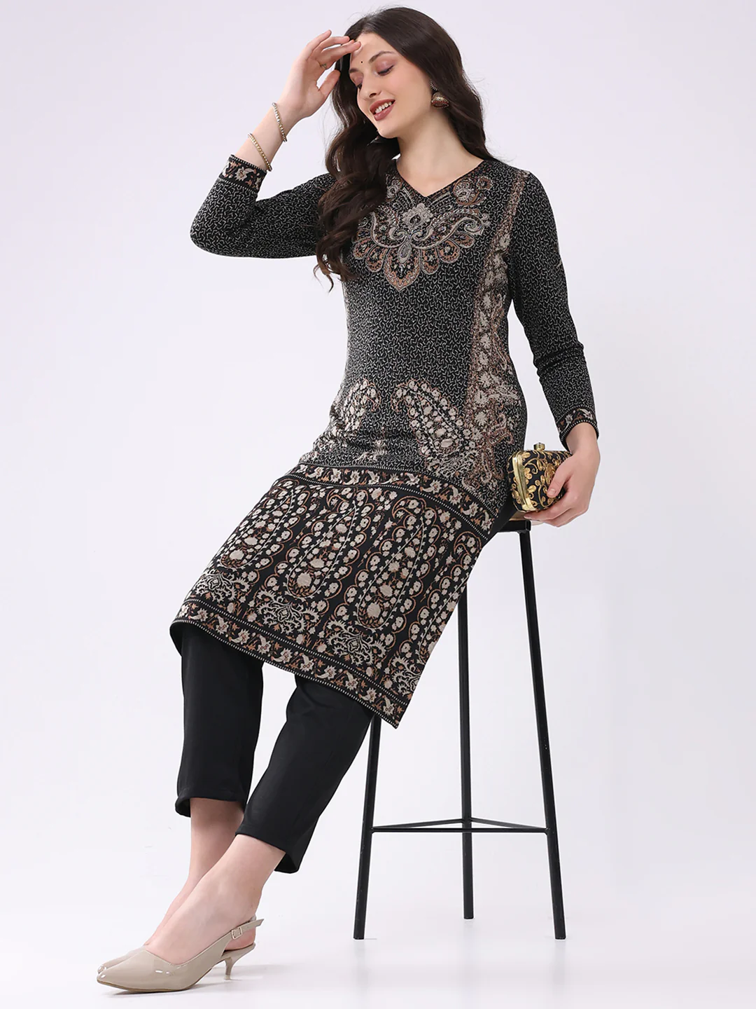 Women Green Printed V Neck Full Sleeve Kurti Set for Winter - Image 2