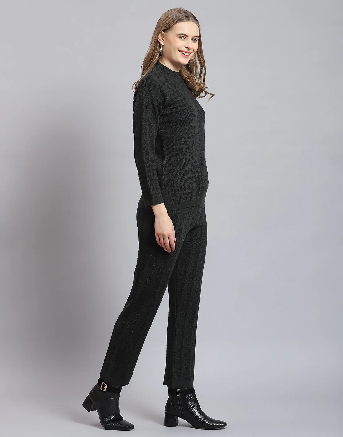 Women Green Self Design Round Neck Full Sleeve Cords Set - Image 4