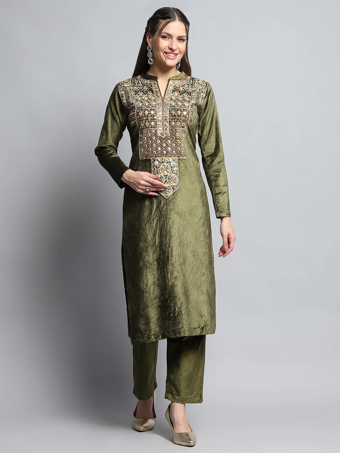 Women Green Self Design Round Neck Full Sleeve Kurti Set for Winter - Image 3