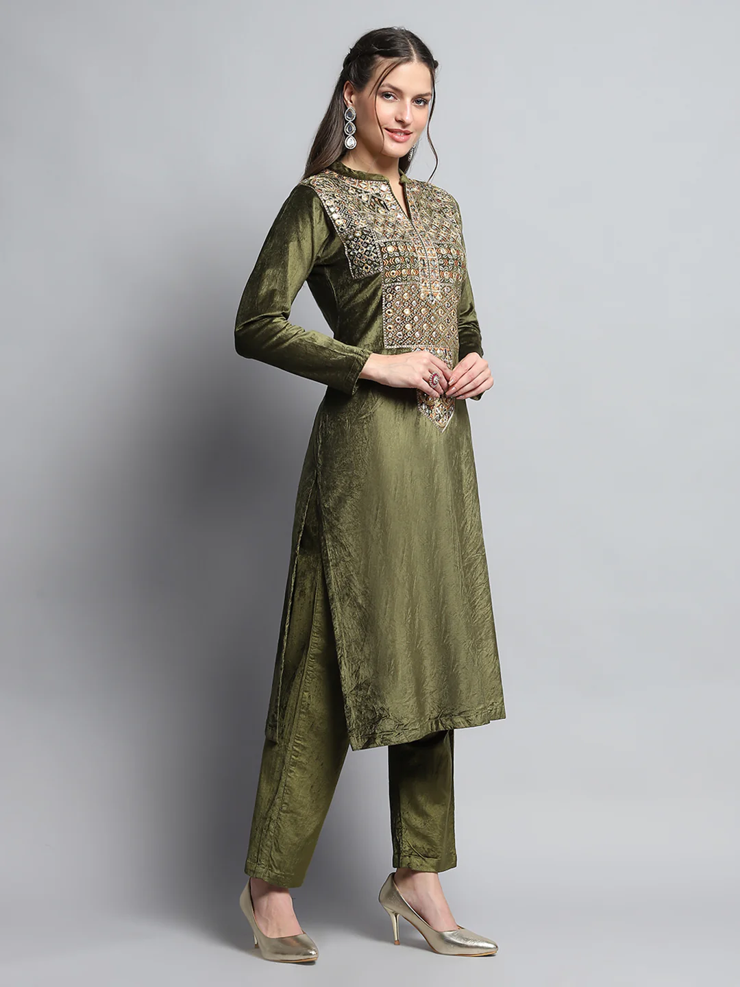 Women Green Self Design Round Neck Full Sleeve Kurti Set for Winter - Image 5