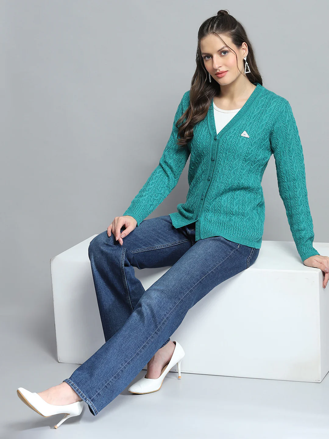 Women Green Self Design V Neck Full Sleeve Cardigan - Image 2