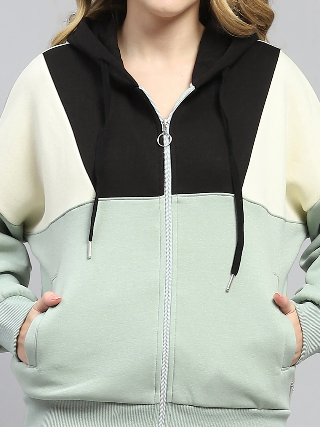 Women Green Solid Hooded Full Sleeve Tracksuit - Image 7