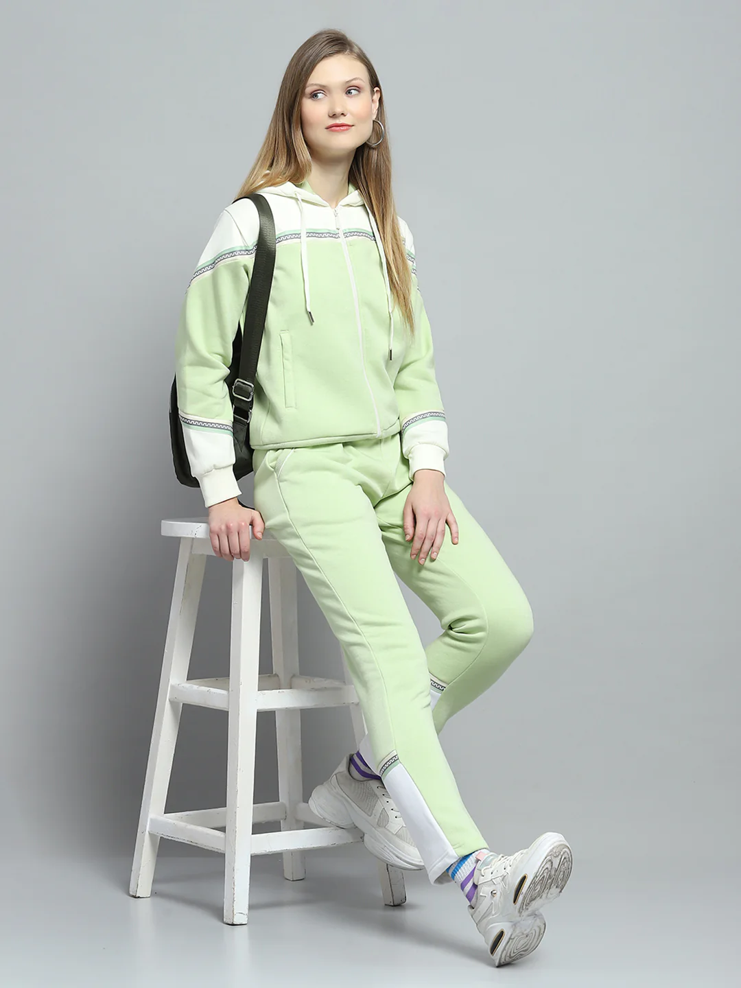 Women Green Solid Hooded Full Sleeve Tracksuit - Image 2