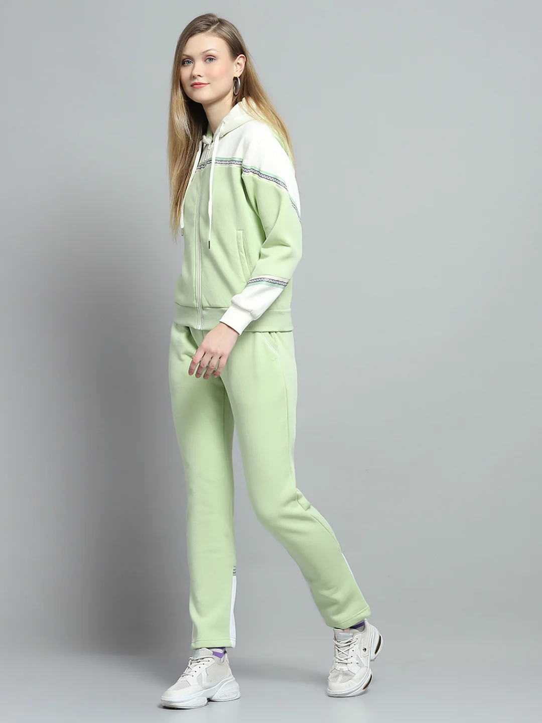 Women Green Solid Hooded Full Sleeve Tracksuit - Image 3
