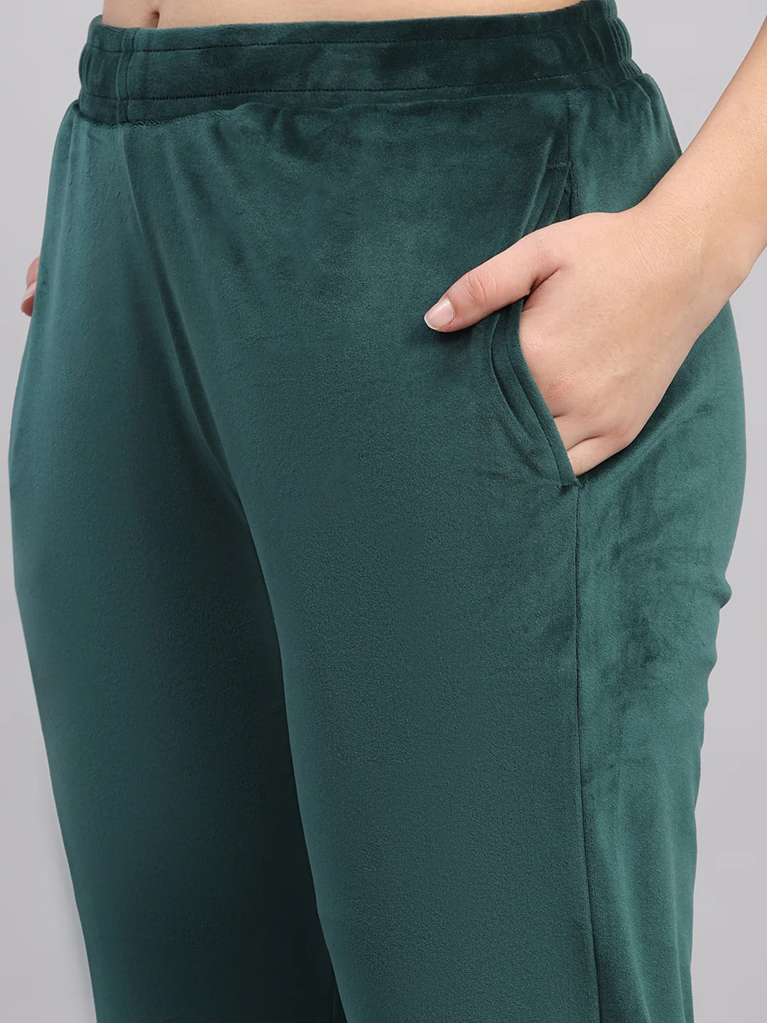 Women Green Solid Hooded Full Sleeve Winter Tracksuit - Image 8