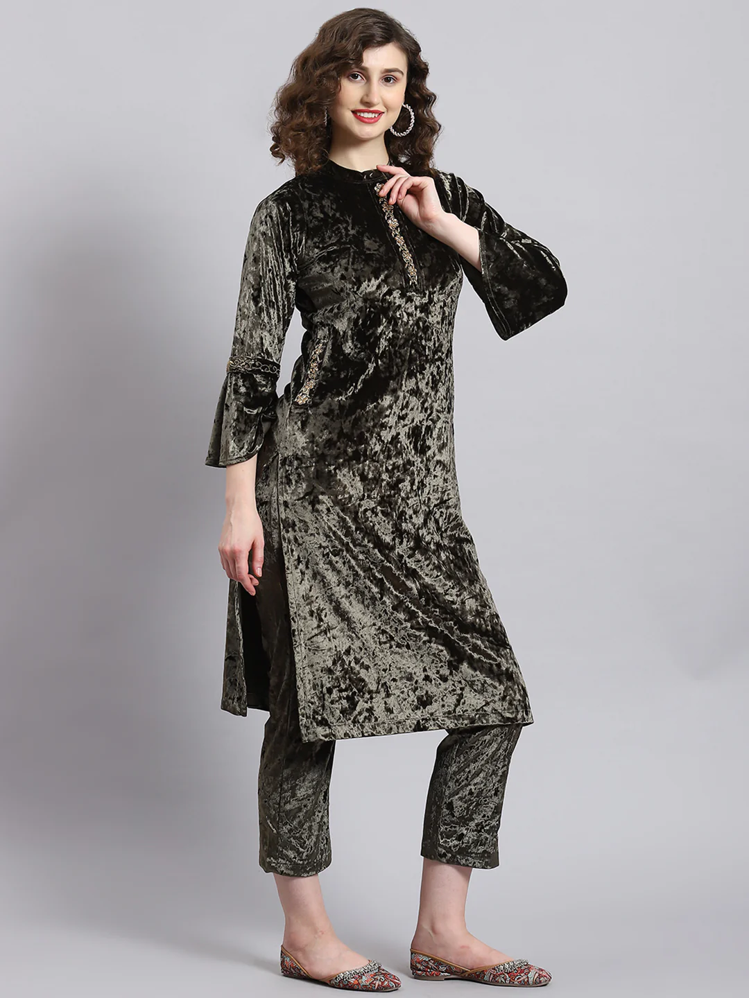 Women Green Solid Mock Collar Full Sleeve Kurtis Set - Image 3