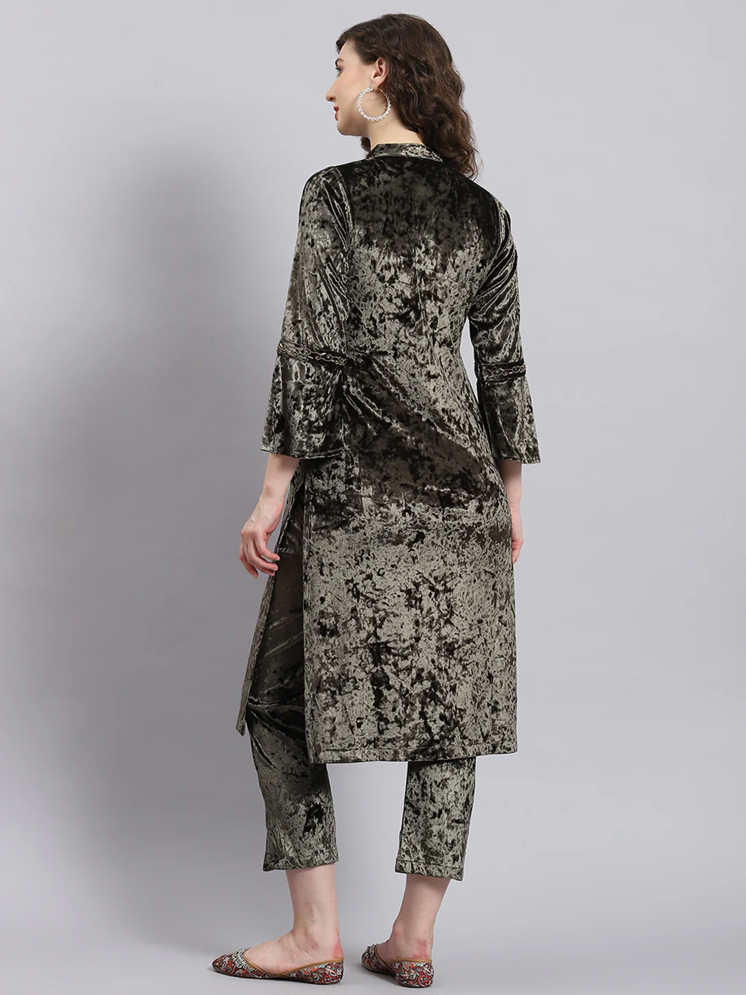 Women Green Solid Mock Collar Full Sleeve Kurtis Set - Image 4