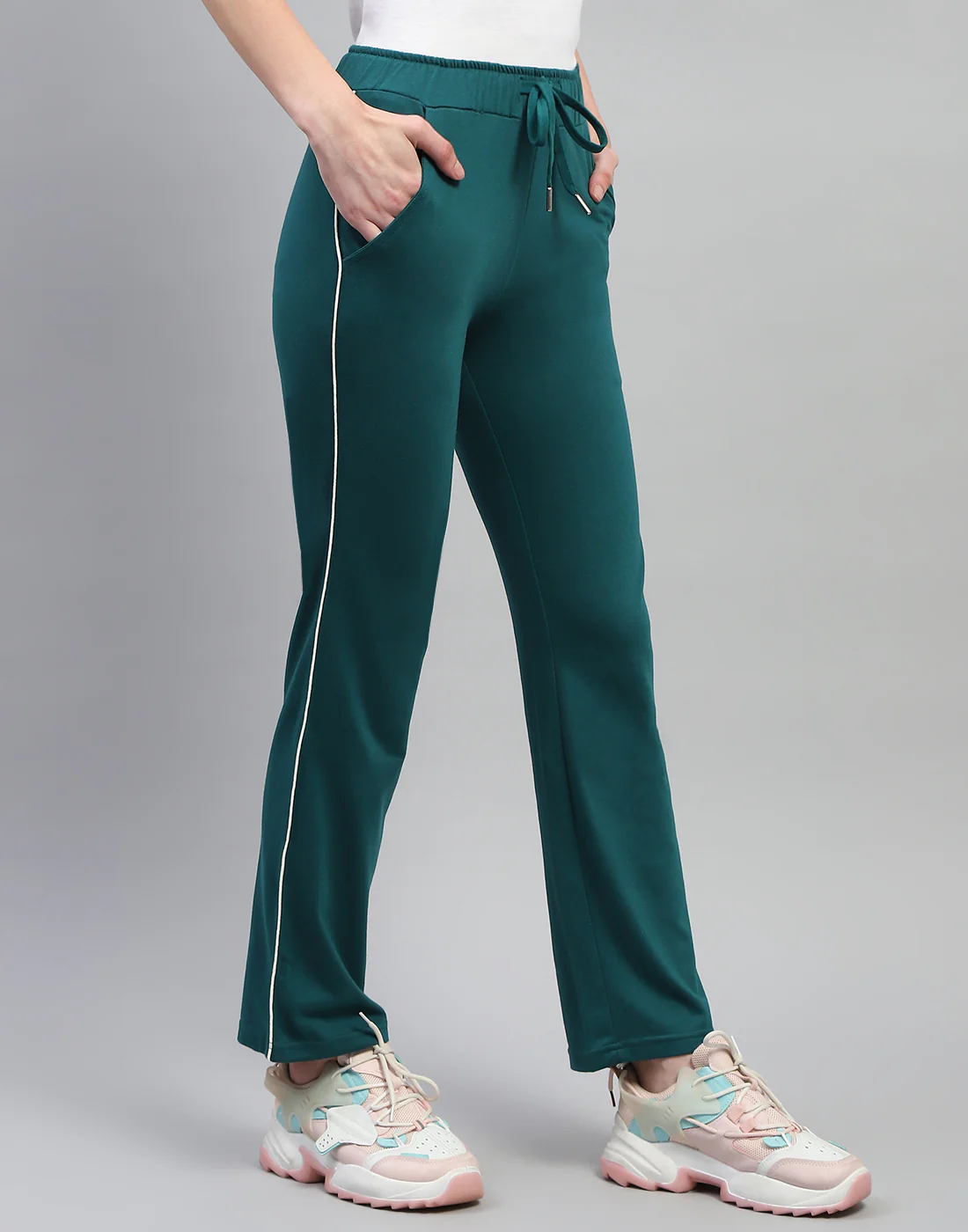 Women Green Solid Regular Fit Lower - Image 4
