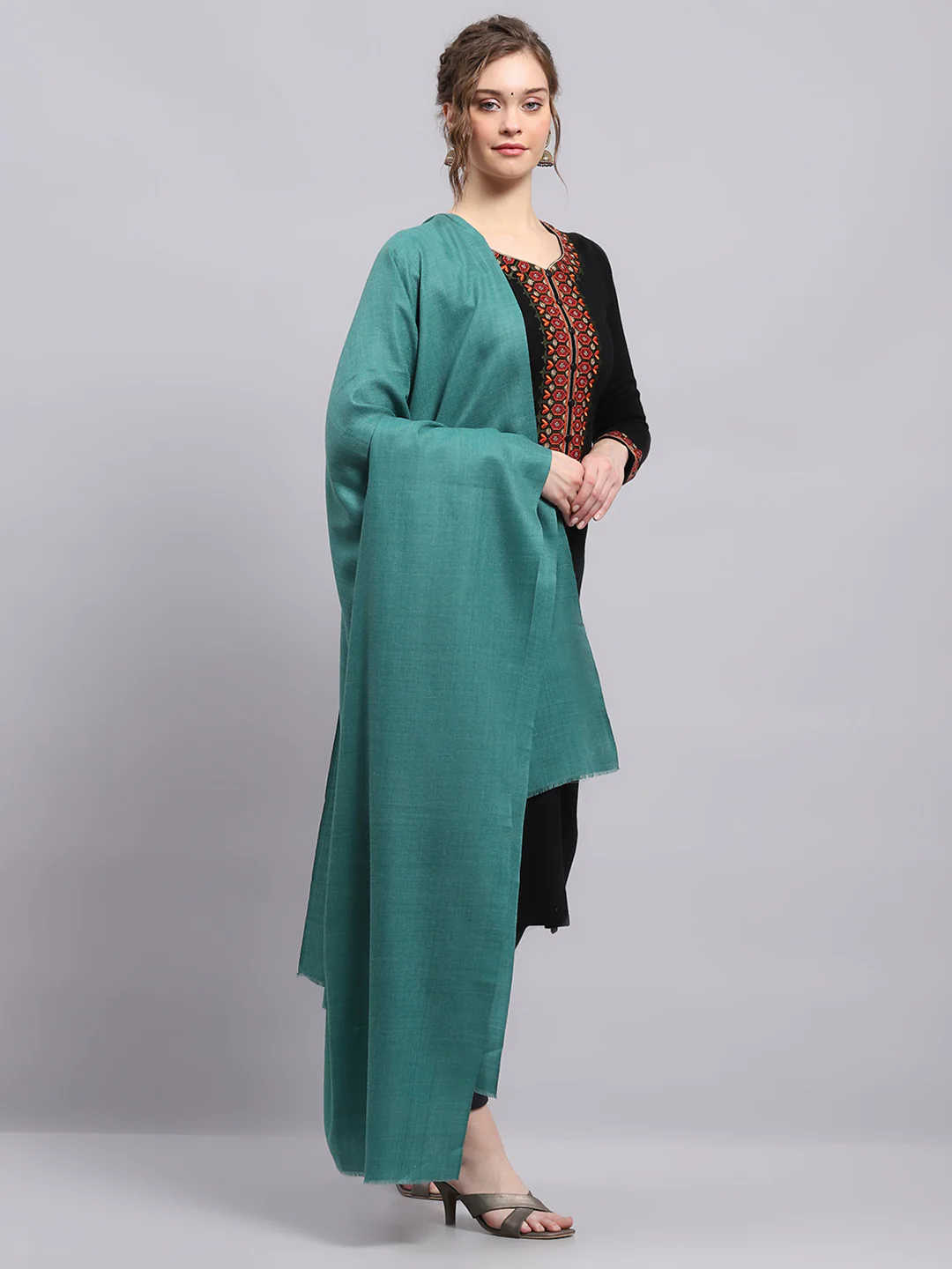 Women Green Solid Shawl - Image 4
