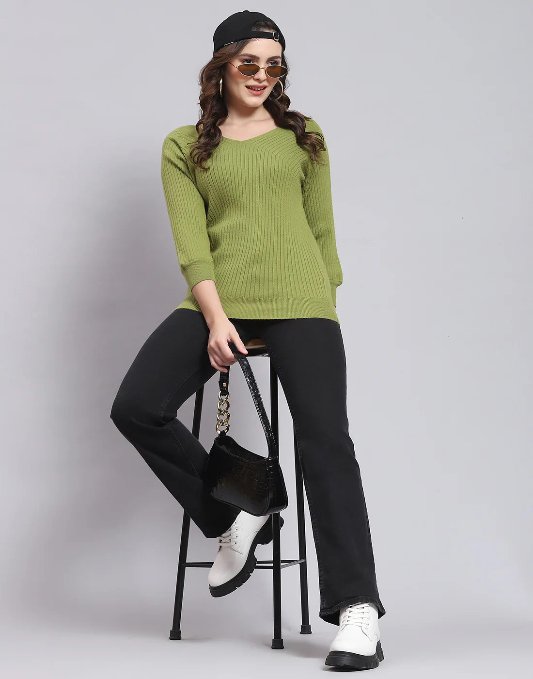 Women Green Solid V Neck 3/4 Sleeve Sweater - Image 2