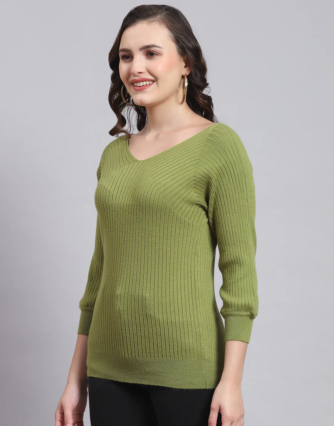 Women Green Solid V Neck 3/4 Sleeve Sweater - Image 4