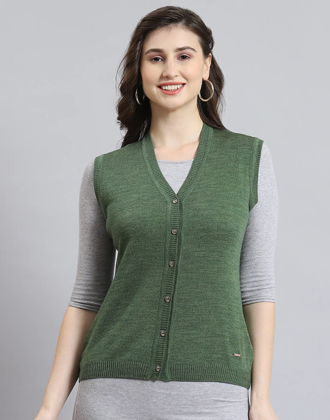 Women Green Solid V Neck Sleeveless Cardigan - Image 2