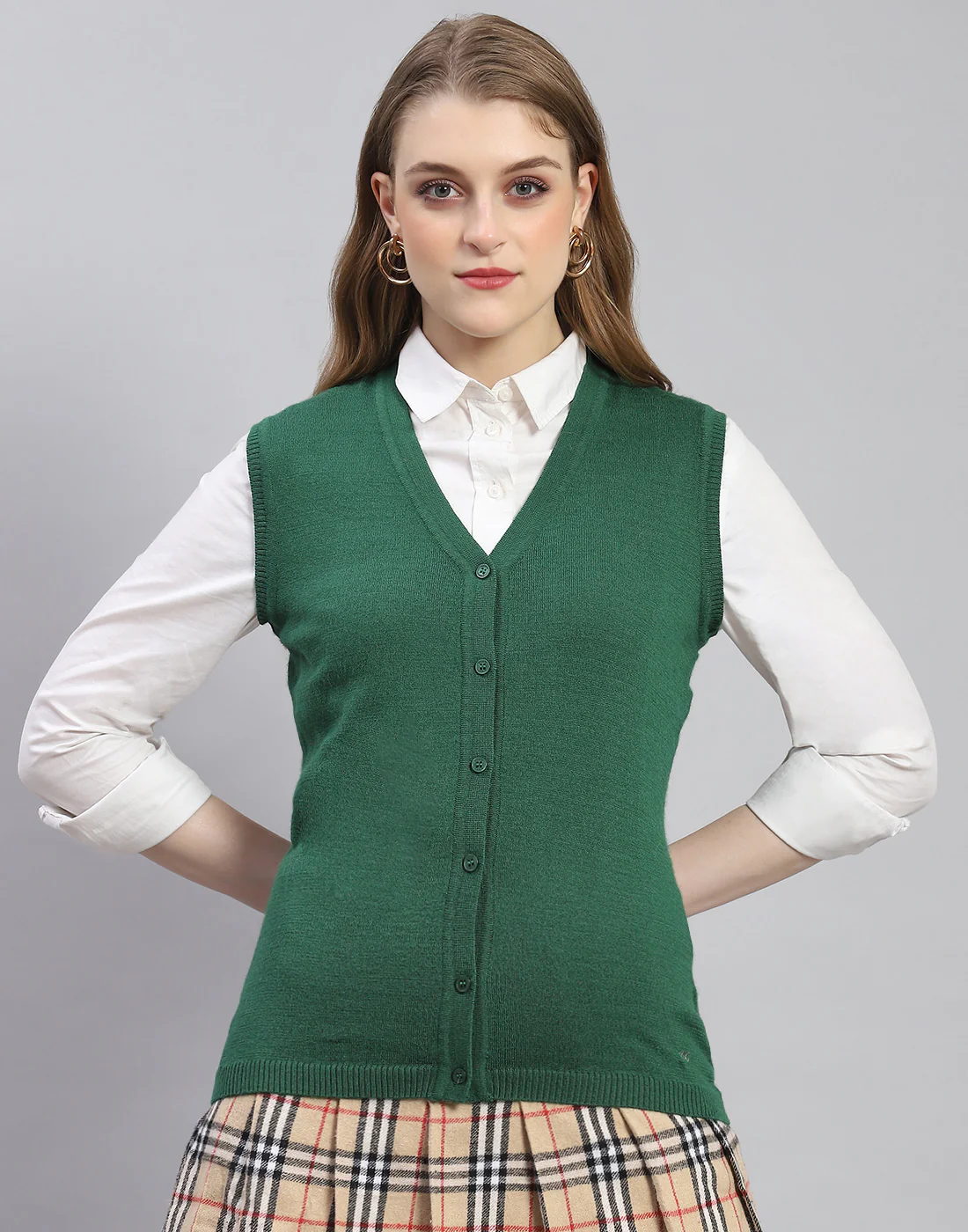Women Green Solid V Neck Sleeveless Cardigan - Image 2