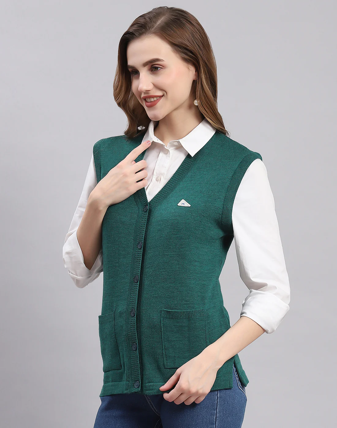 Women Green Solid V Neck Sleeveless Cardigan - Image 3