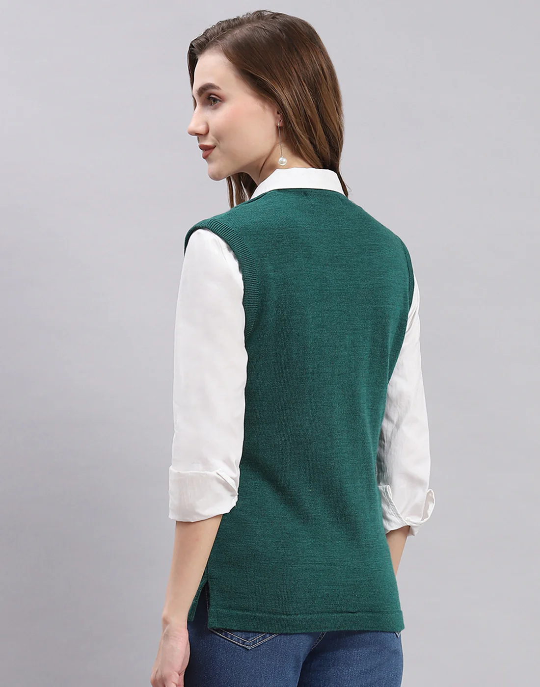 Women Green Solid V Neck Sleeveless Cardigan - Image 5
