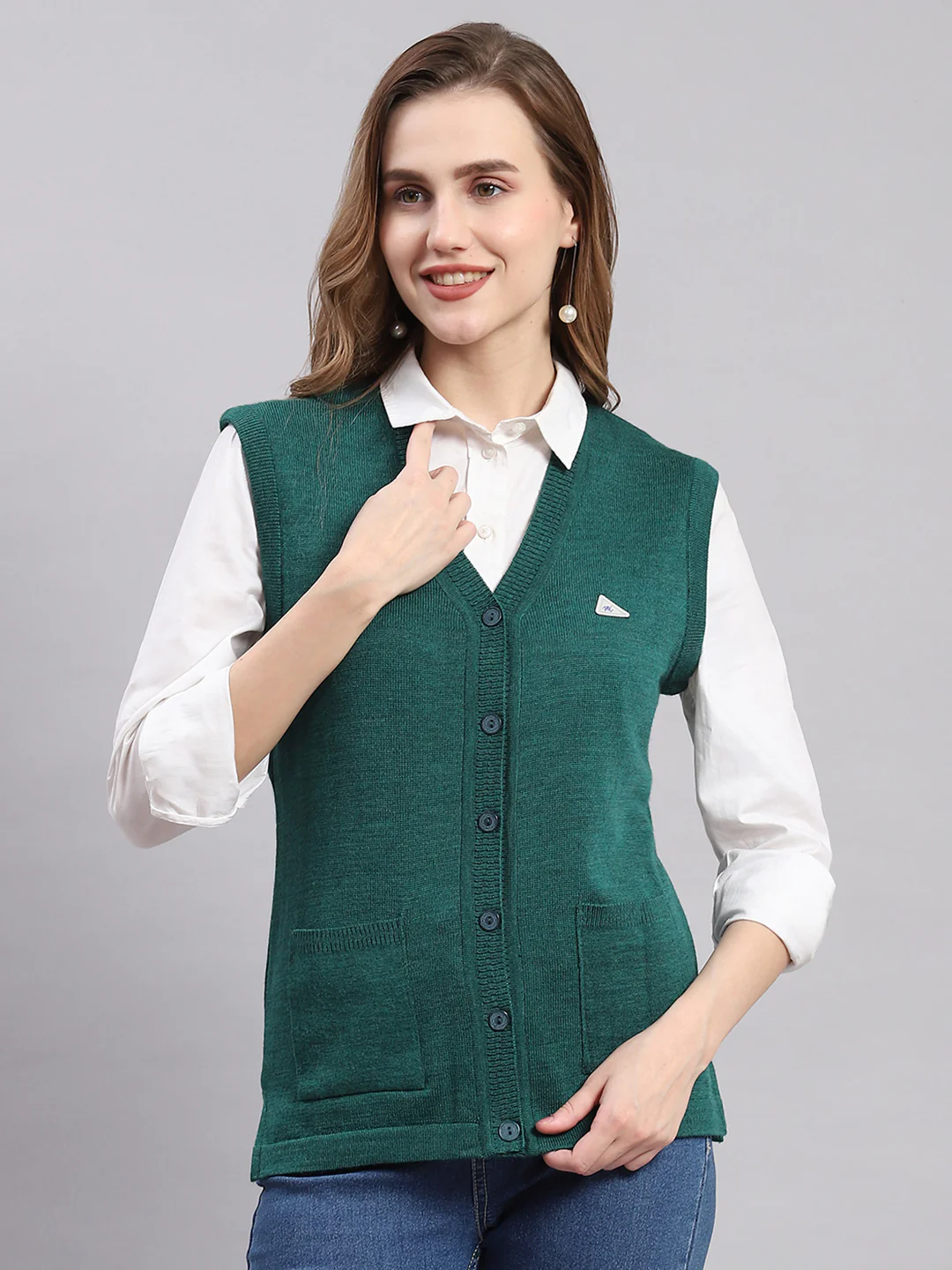 Women Green Solid V Neck Sleeveless Cardigans - Image 2