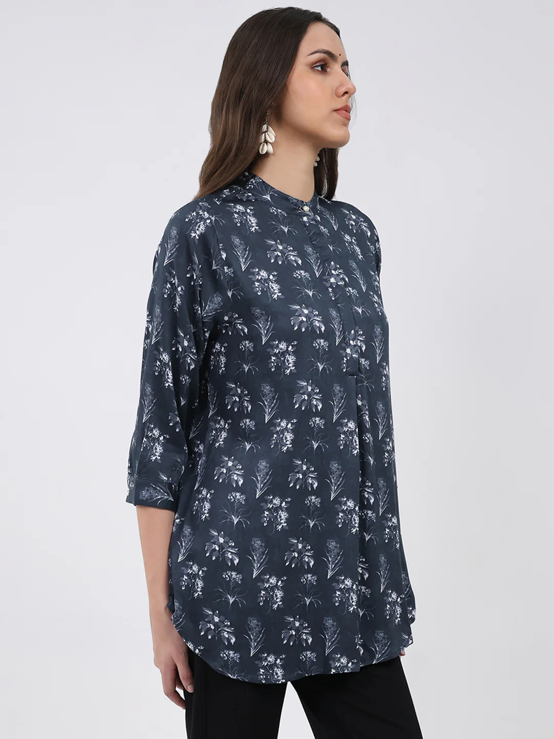 Women Grey Printed Round Neck 3/4th Sleeve Winter Kurti - Image 4