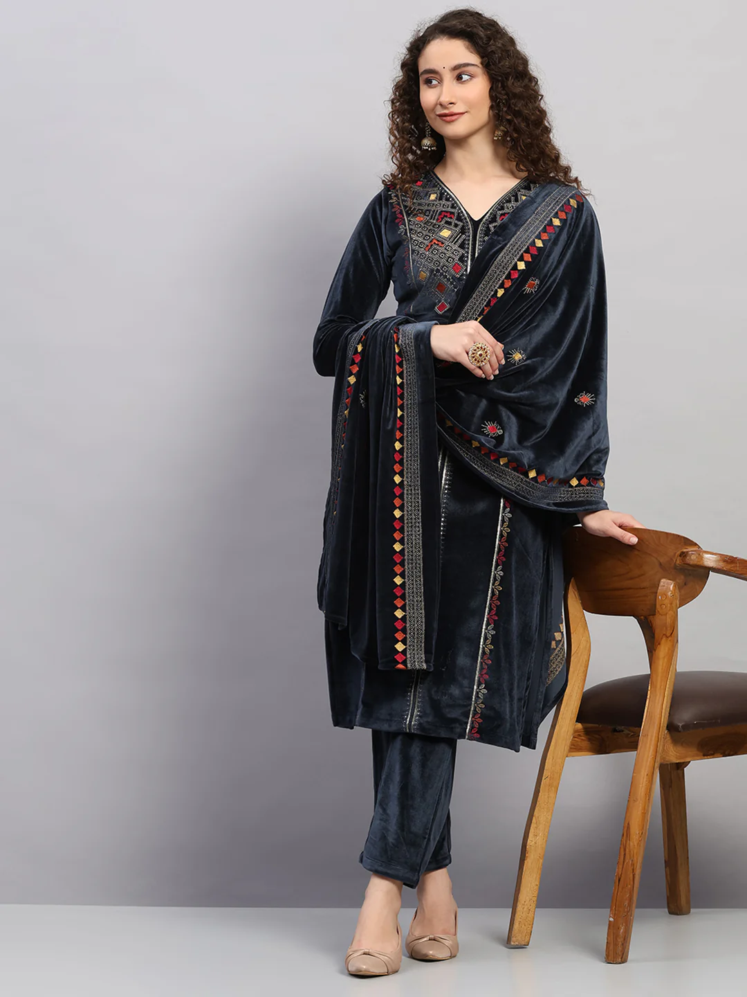 Women Grey Printed Round Neck Full Sleeve 3 Pc Kurti Set for Winter - Image 2