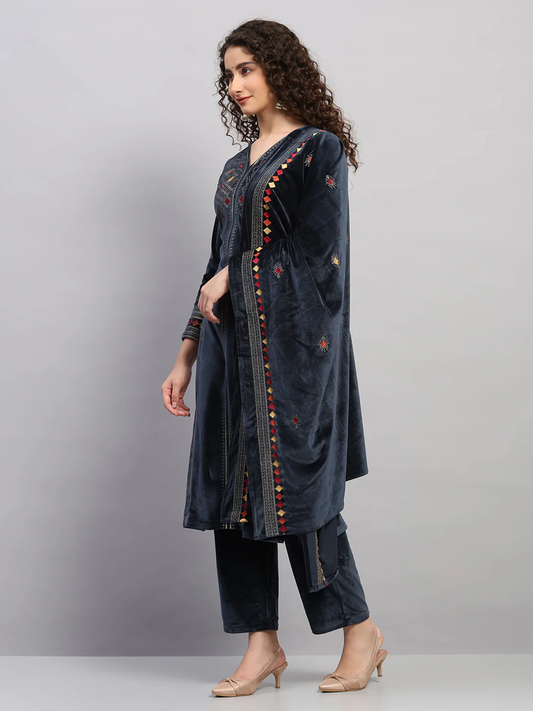 Women Grey Printed Round Neck Full Sleeve 3 Pc Kurti Set for Winter - Image 3