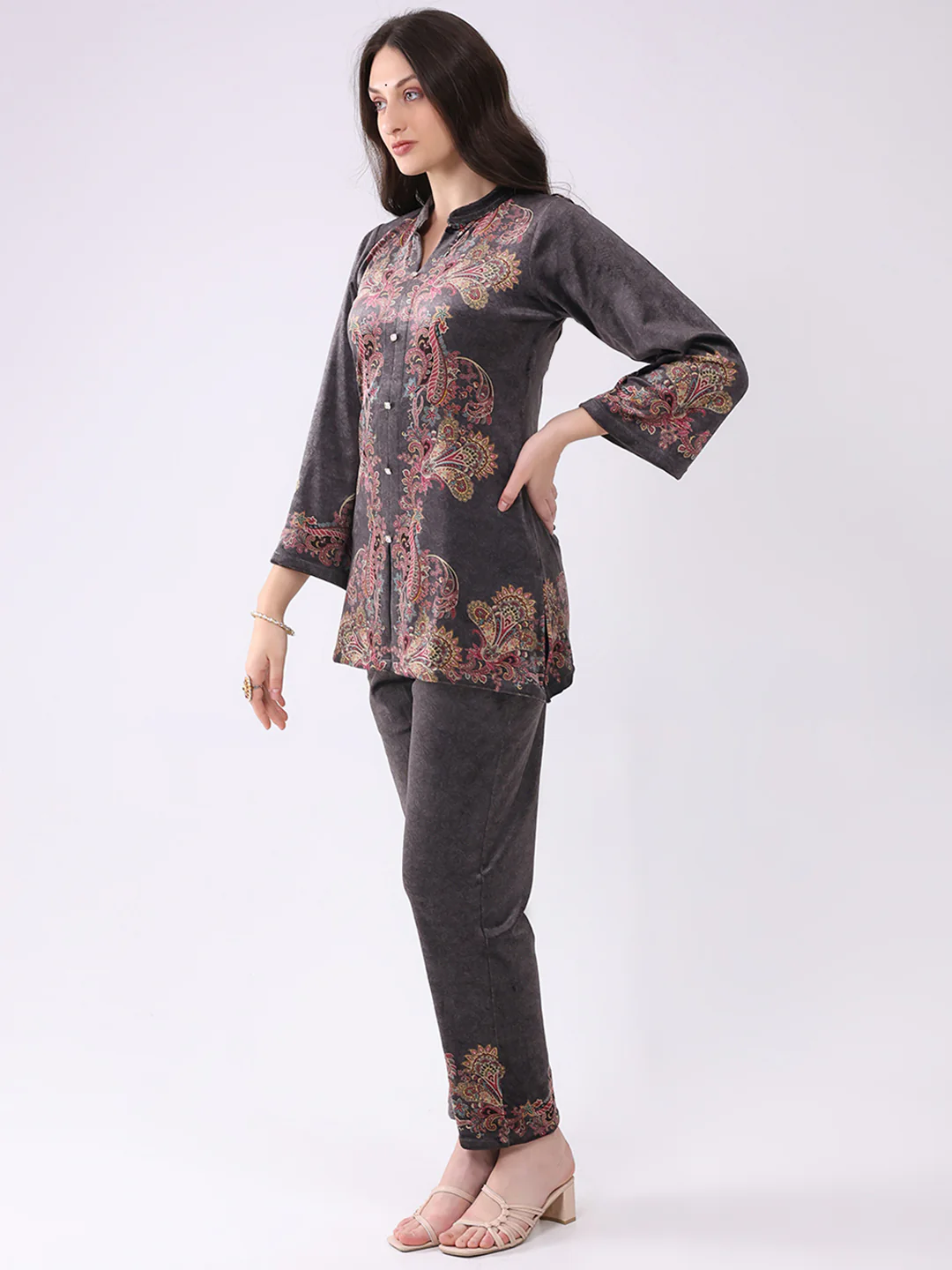 Women Grey Printed Round Neck Full Sleeve Kurti Set for Winter - Image 3