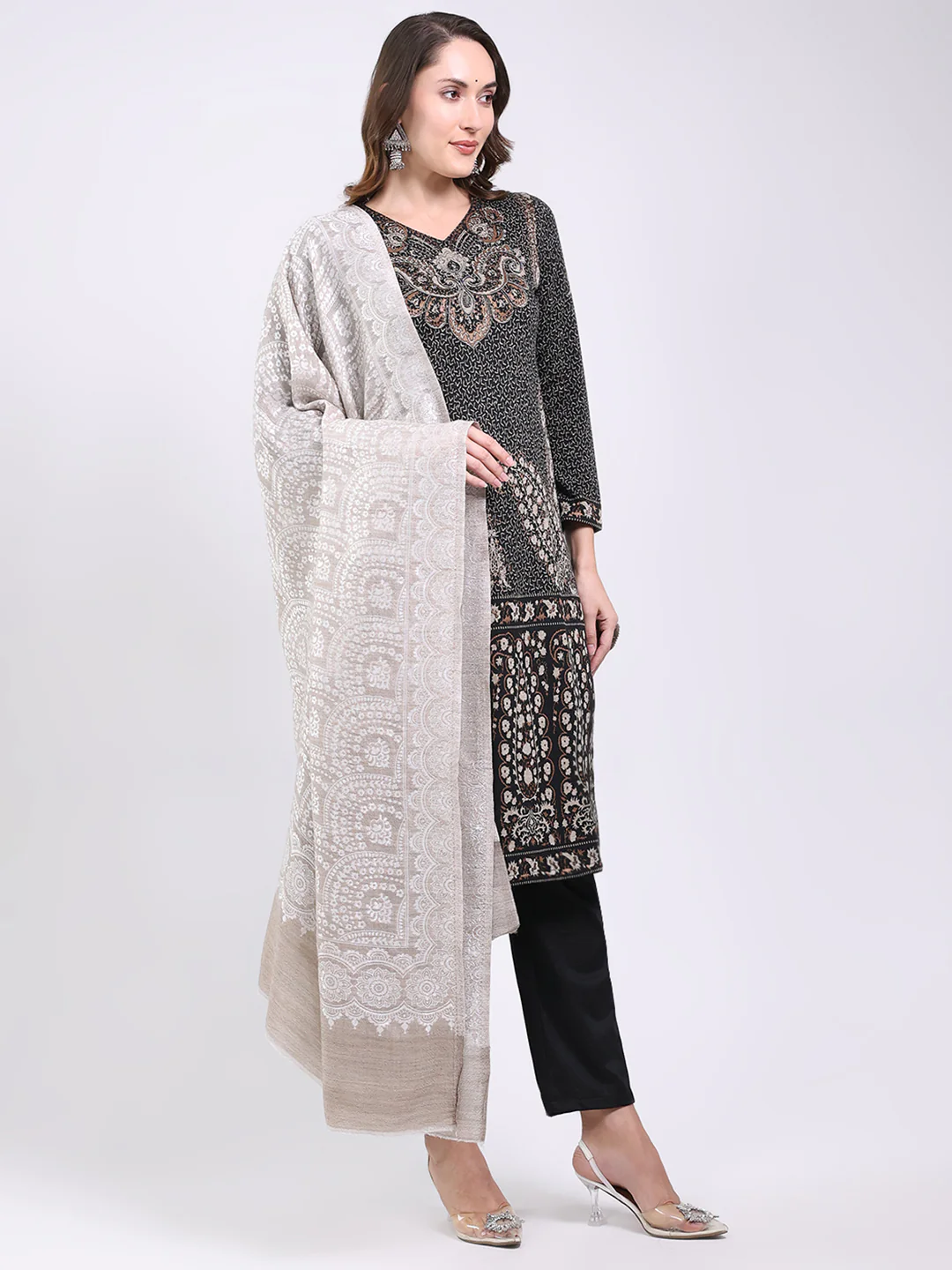 Women Grey Printed Wool Blend Shawl - Image 4