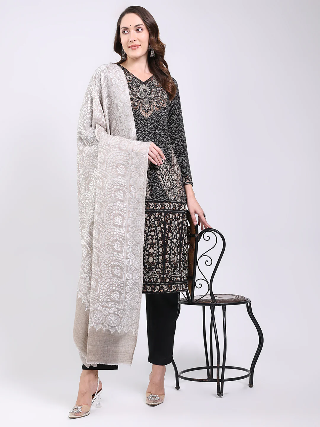 Women Grey Printed Wool Blend Shawl - Image 5