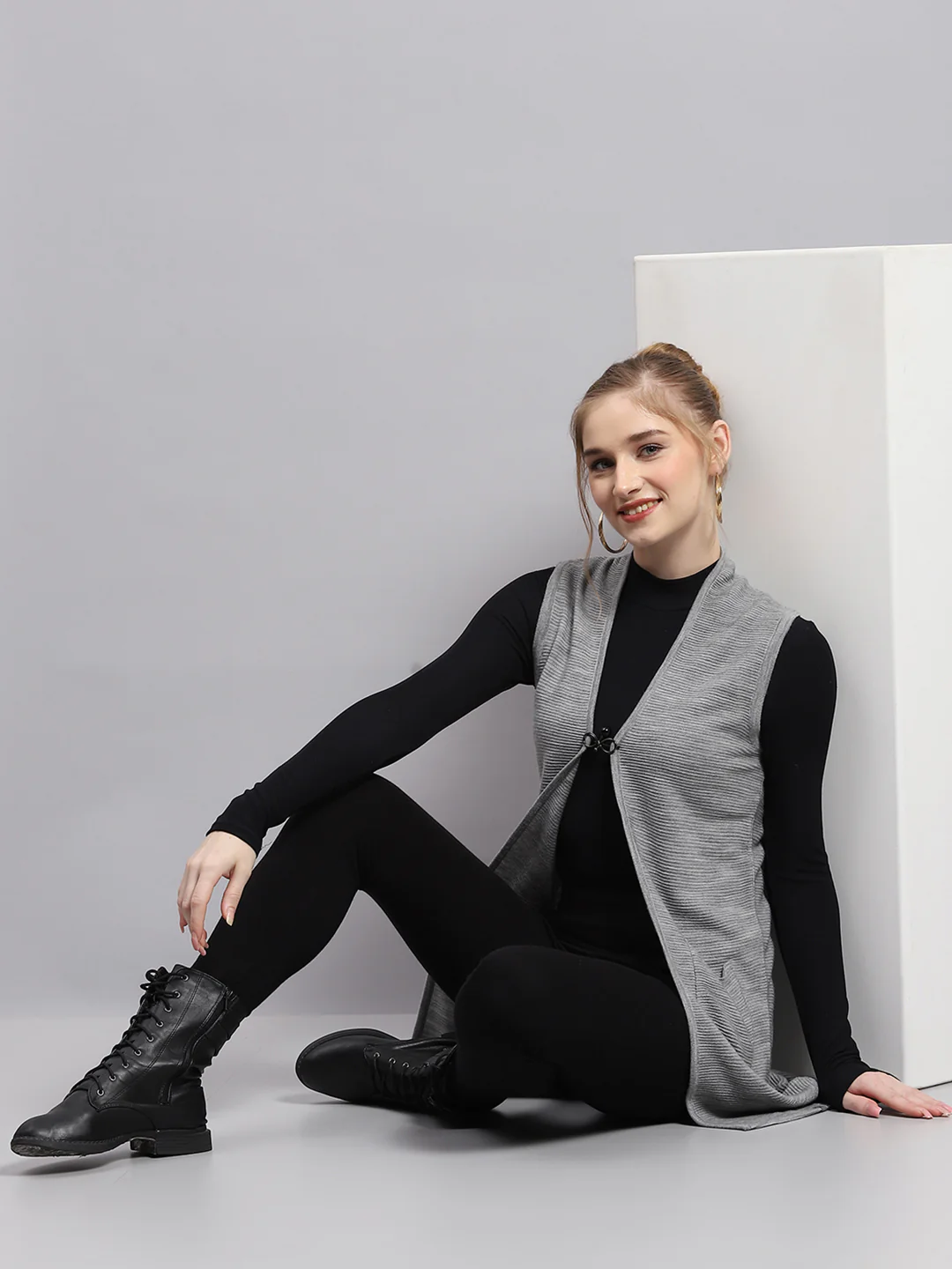 Women Grey Self Design Front Open Sleeveless Cardigan - Image 2