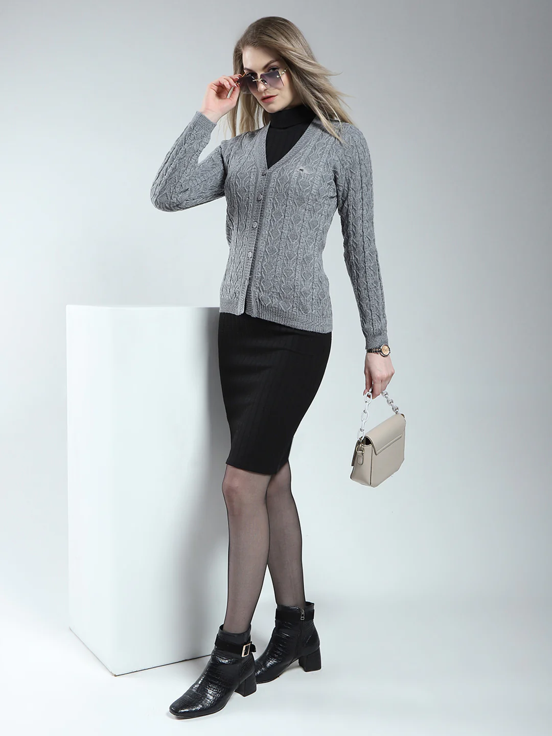 Women Grey Self Design V Neck Full Sleeve Cardigan - Image 2