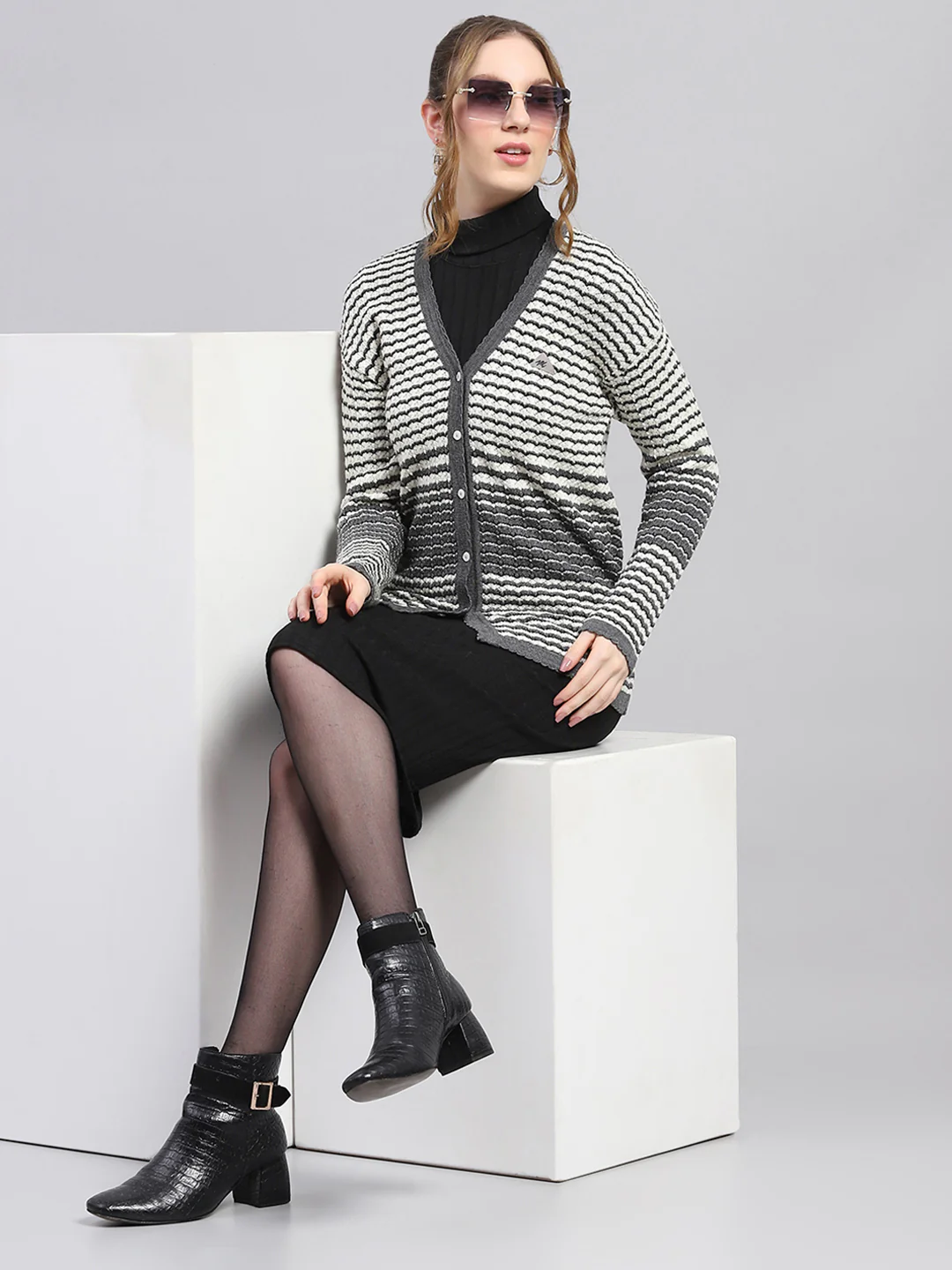 Women Grey Self Design V Neck Full Sleeve Cardigan - Image 2