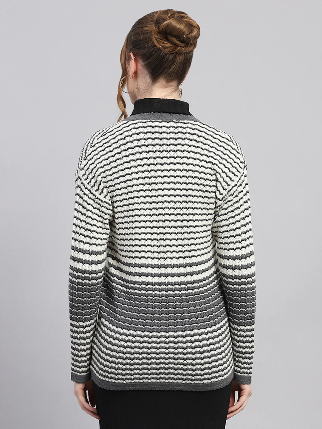 Women Grey Self Design V Neck Full Sleeve Cardigan - Image 5