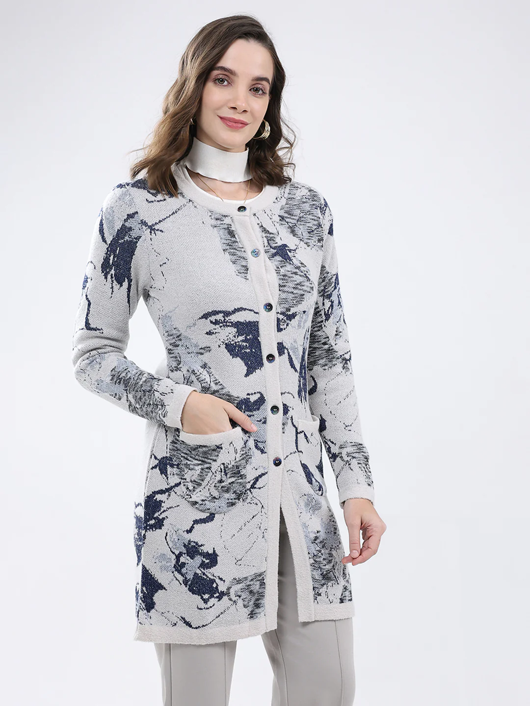 Women Grey Self Design Round Neck Full Sleeve Cardigan - Image 4