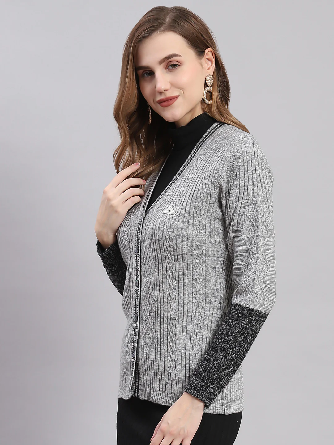 Women Grey Self Design V Neck Full Sleeve Cardigans - Image 3