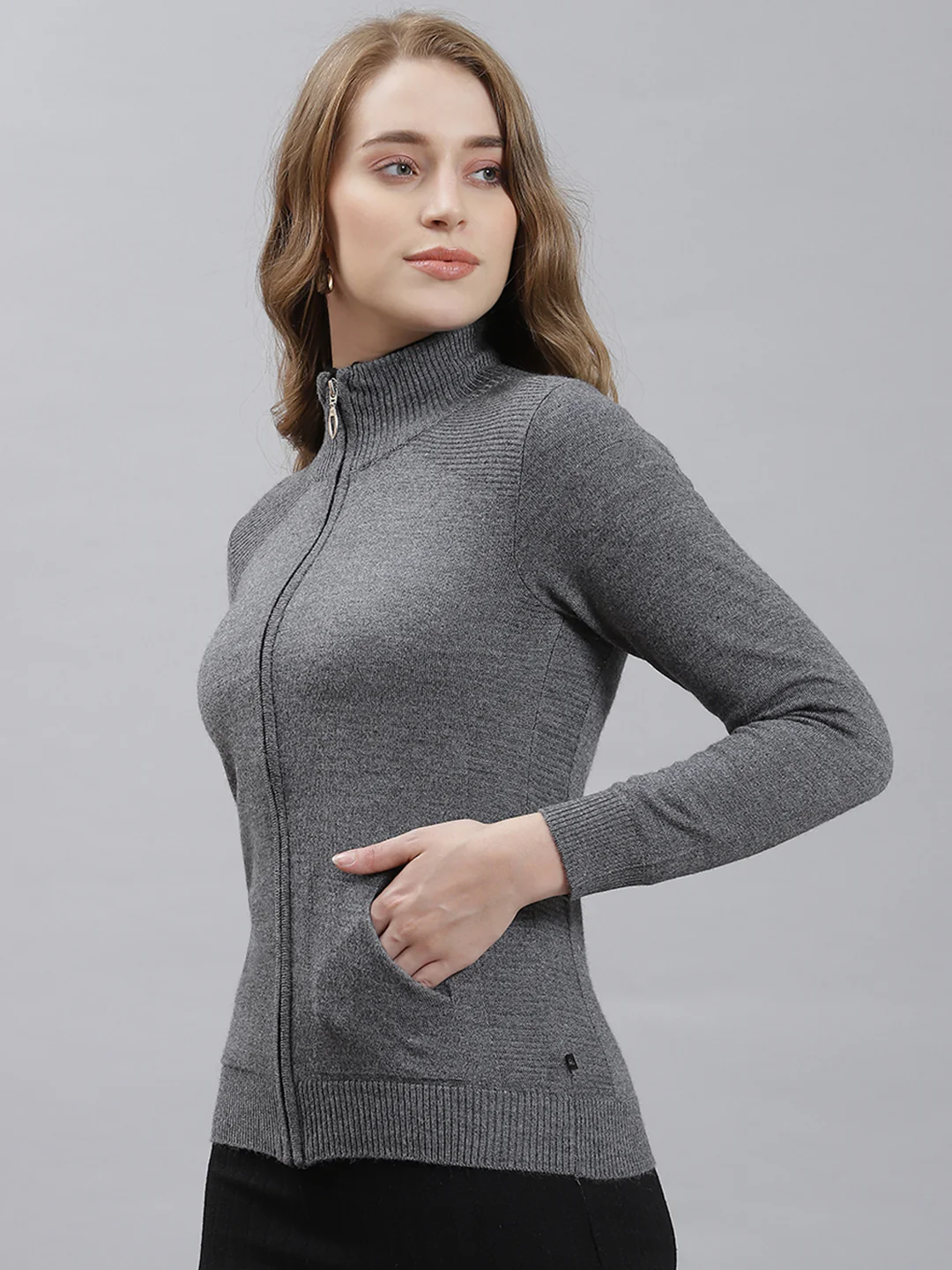 Women Grey Solid Cardigan - Image 4