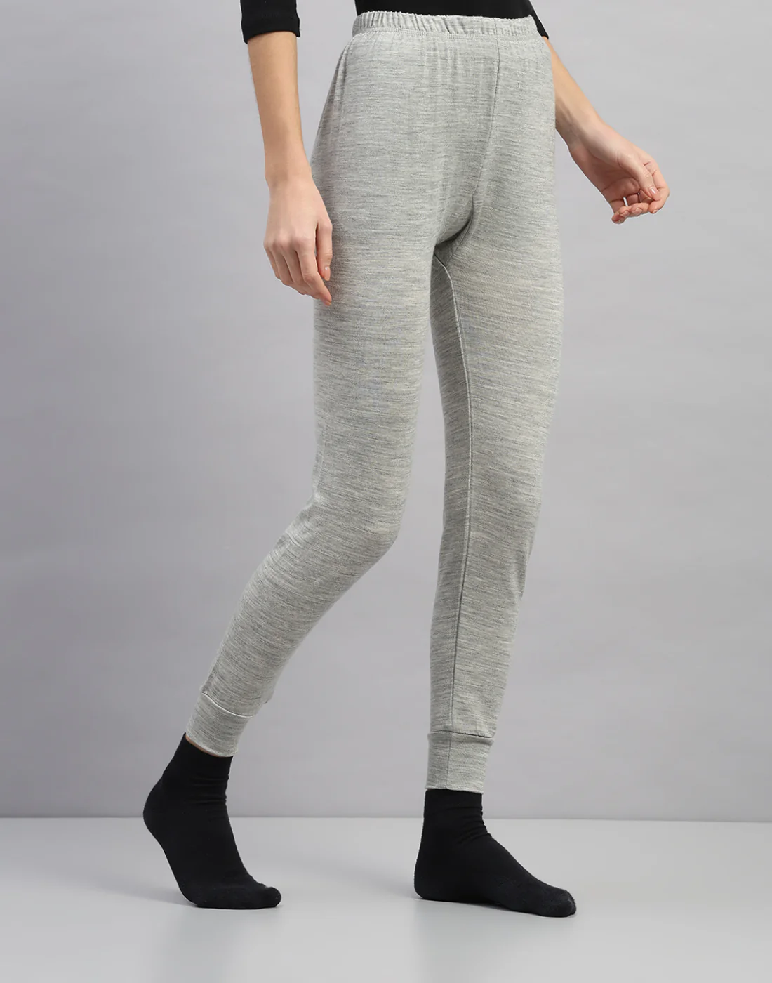 Women Grey Solid Regular Fit Thermal Lower - Image 3