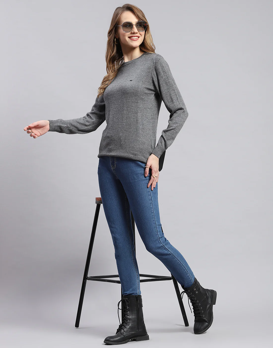 Women Grey Solid Round Neck Full Sleeve Sweater - Image 2
