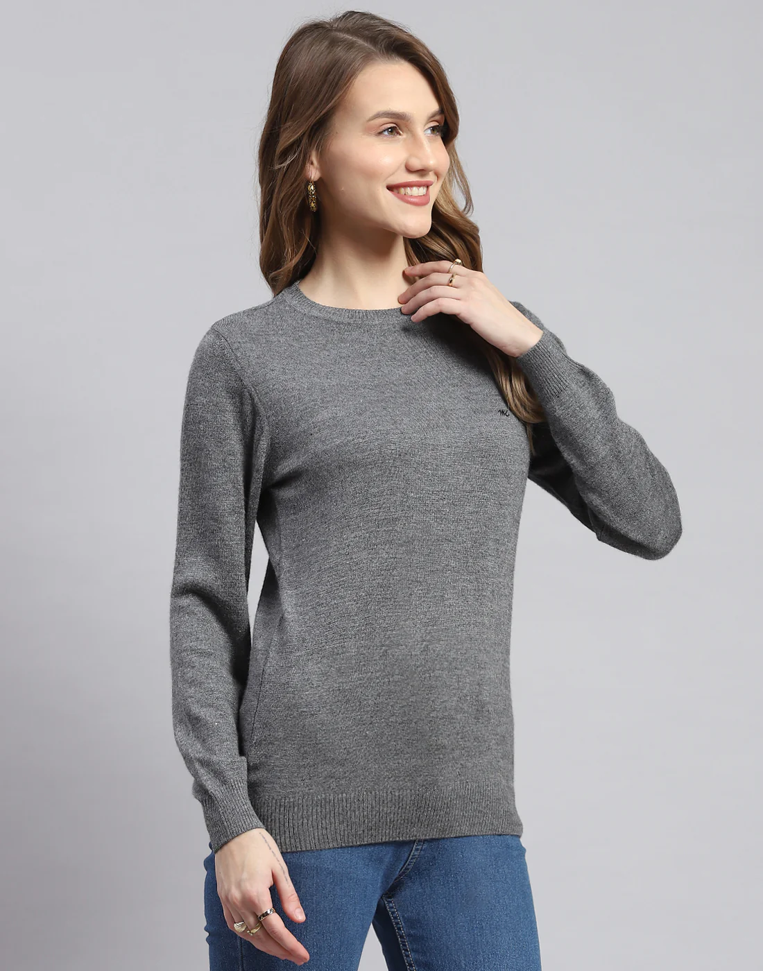Women Grey Solid Round Neck Full Sleeve Sweater - Image 4