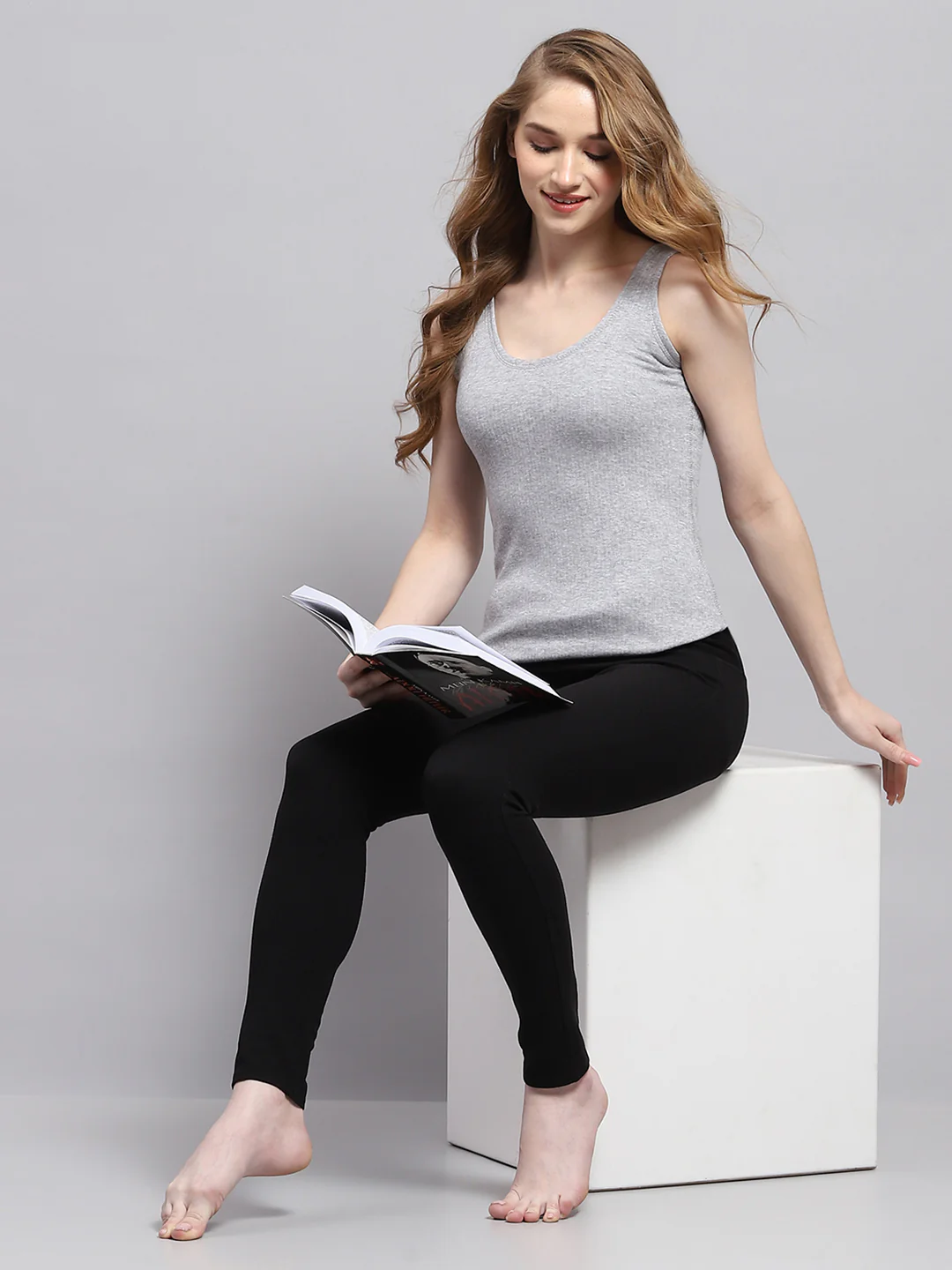 Women Grey Solid Round Neck Sleeveless Thermal Vest - Image 2