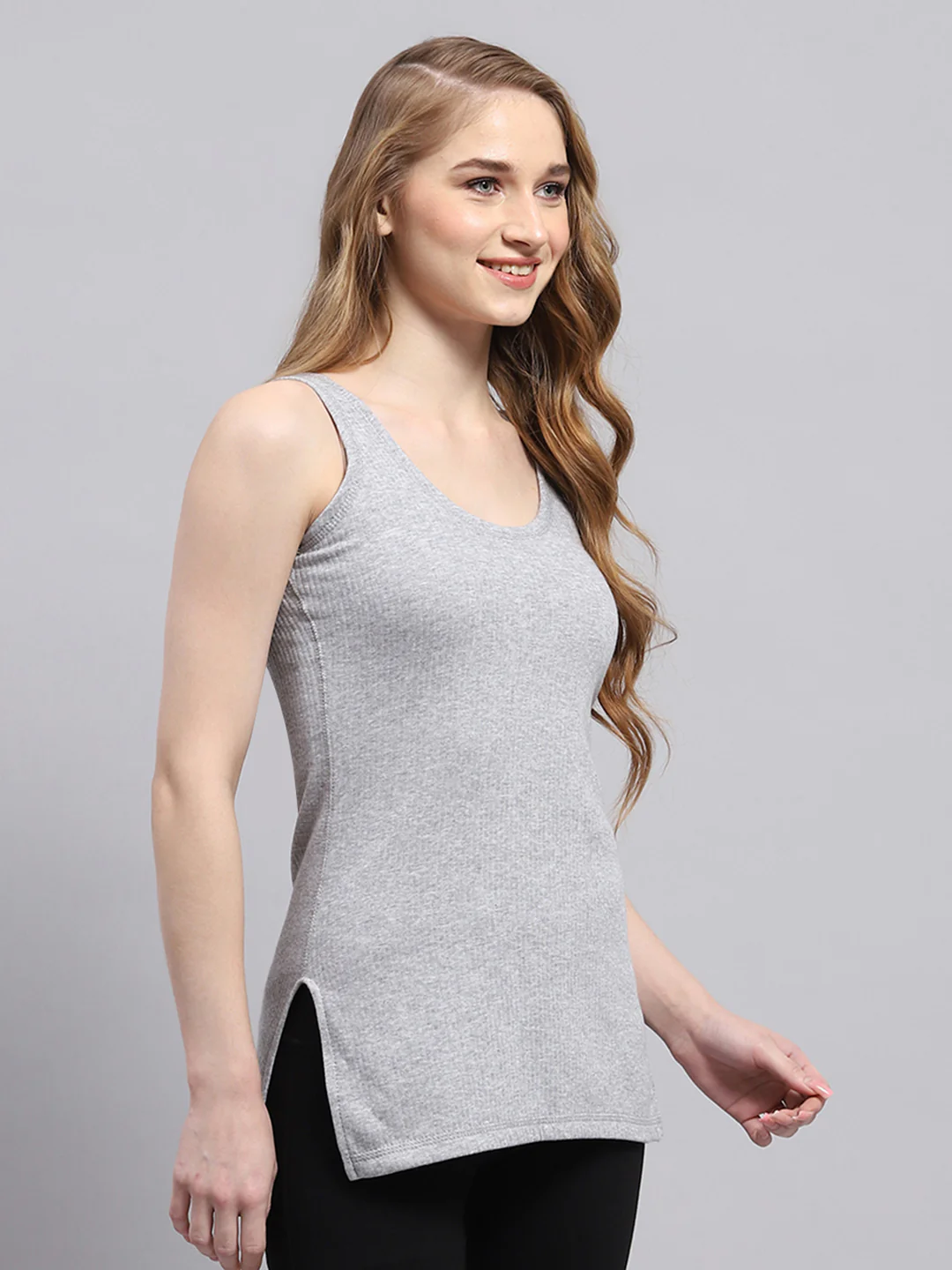 Women Grey Solid Round Neck Sleeveless Thermal Vest - Image 4