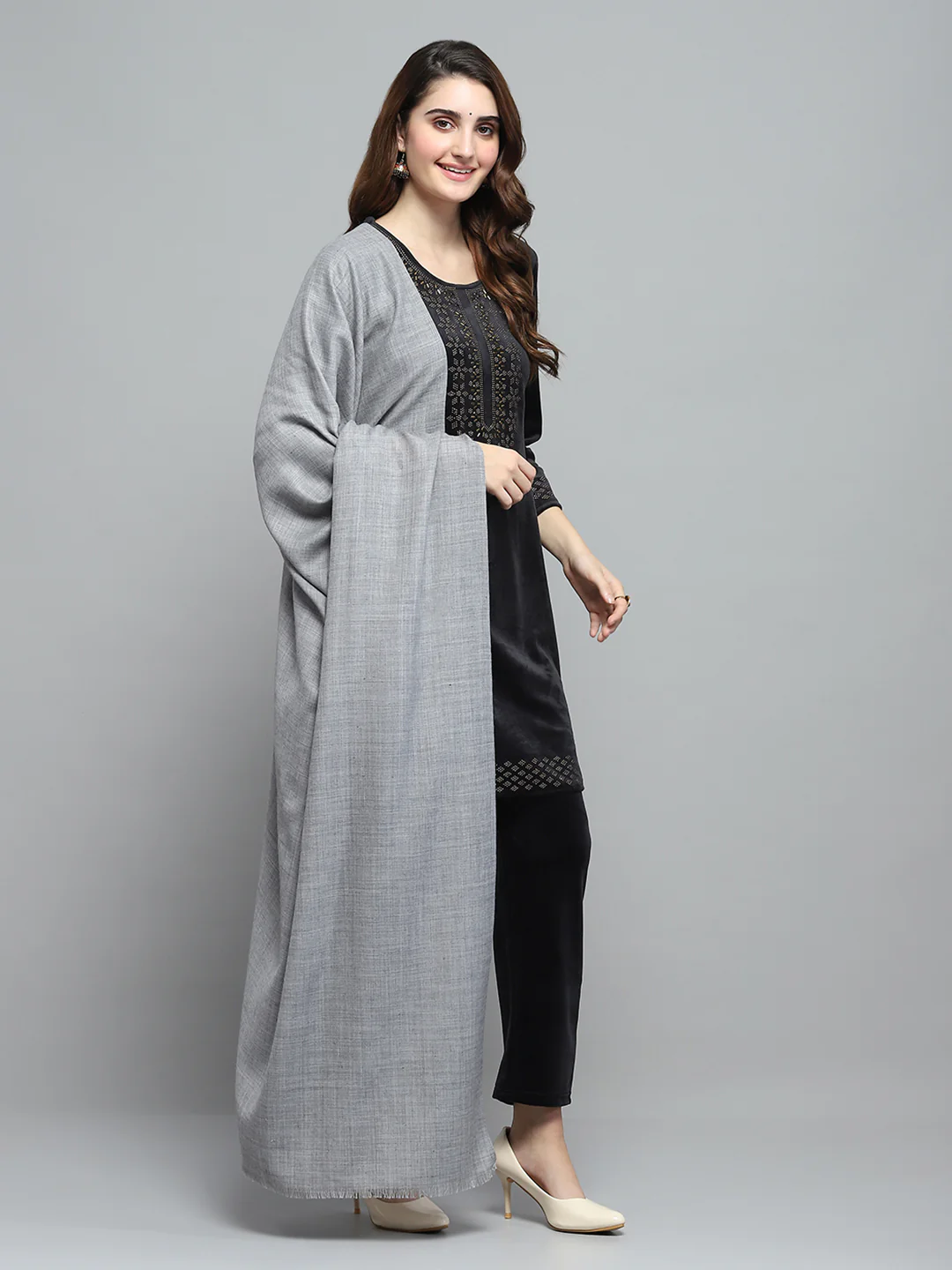 Women Grey Solid Shawl - Image 4