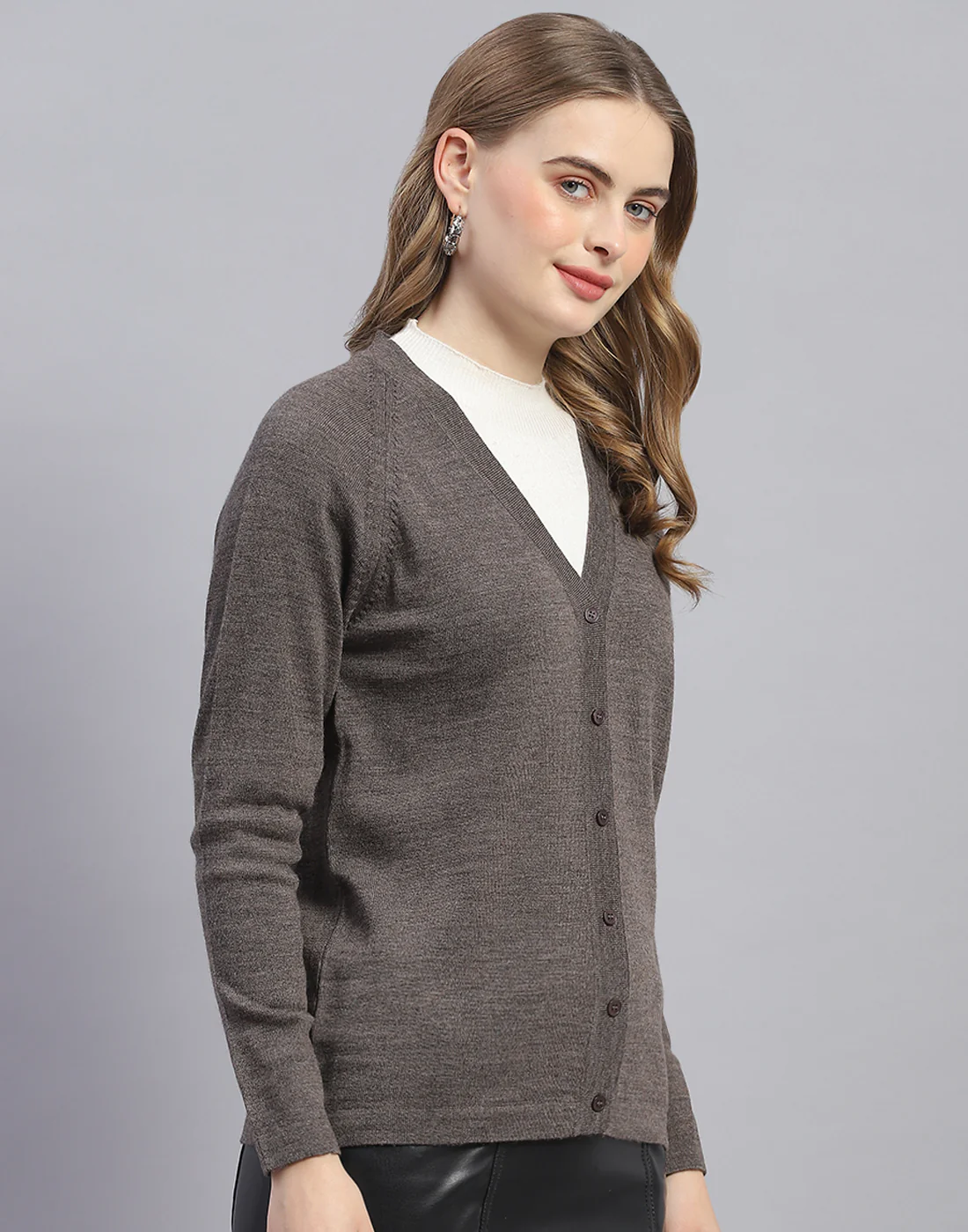 Women Grey Solid V Neck Full Sleeve Cardigan - Image 4