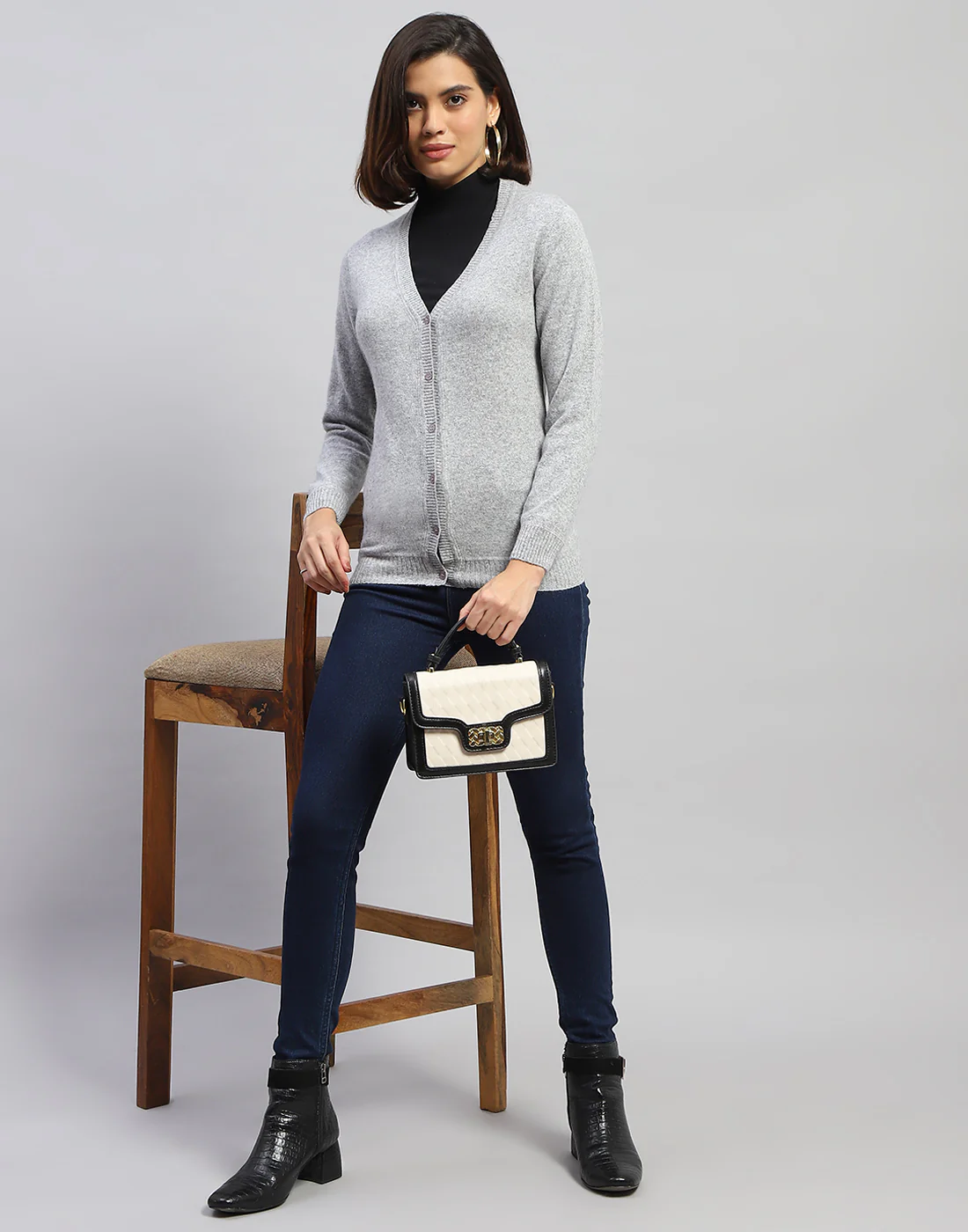 Women Grey Solid V Neck Full Sleeve Cardigan - Image 2