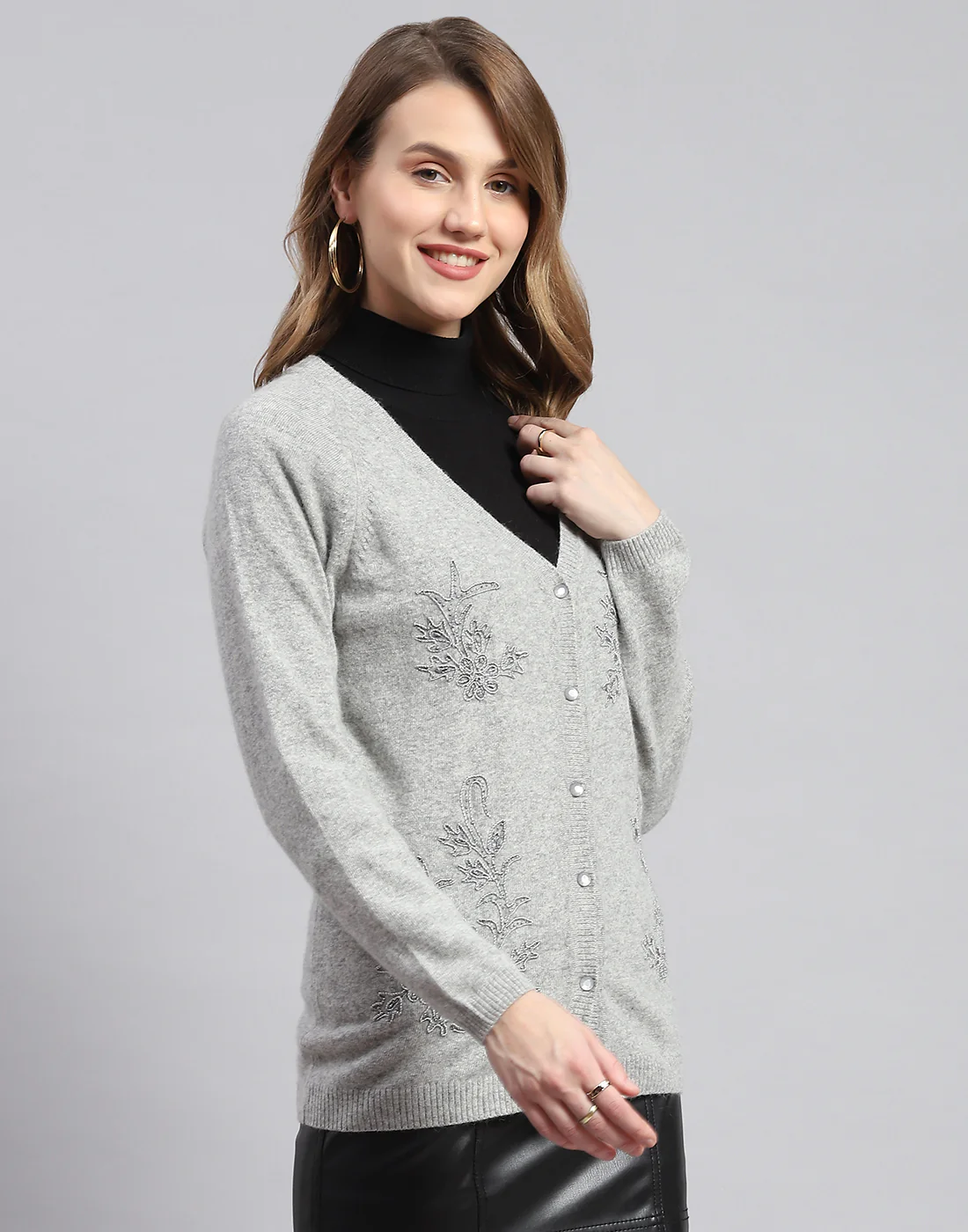 Women Grey Solid V Neck Full Sleeve Cardigans - Image 4