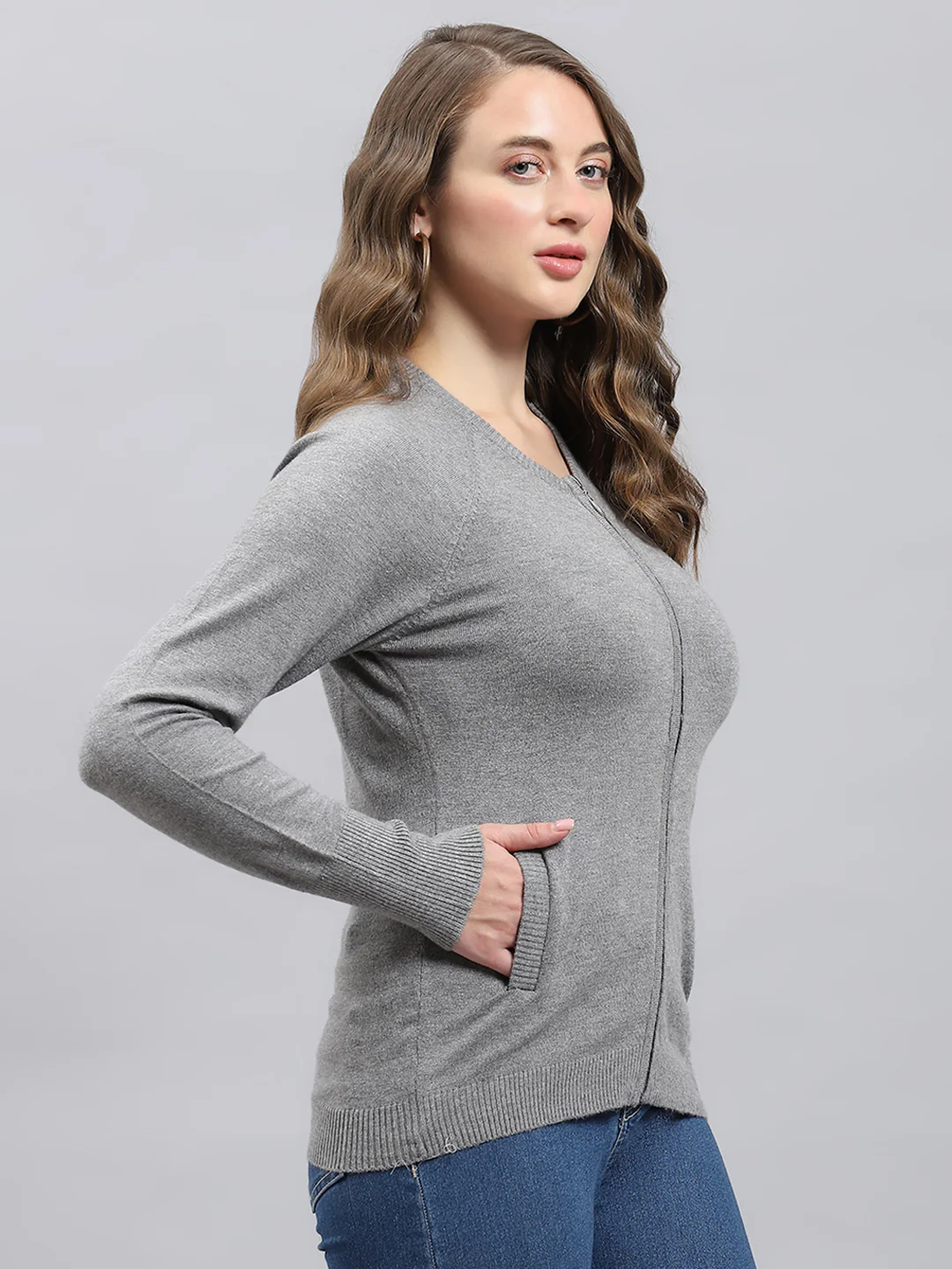 Women Grey Solid V Neck Full Sleeve Pullover - Image 4