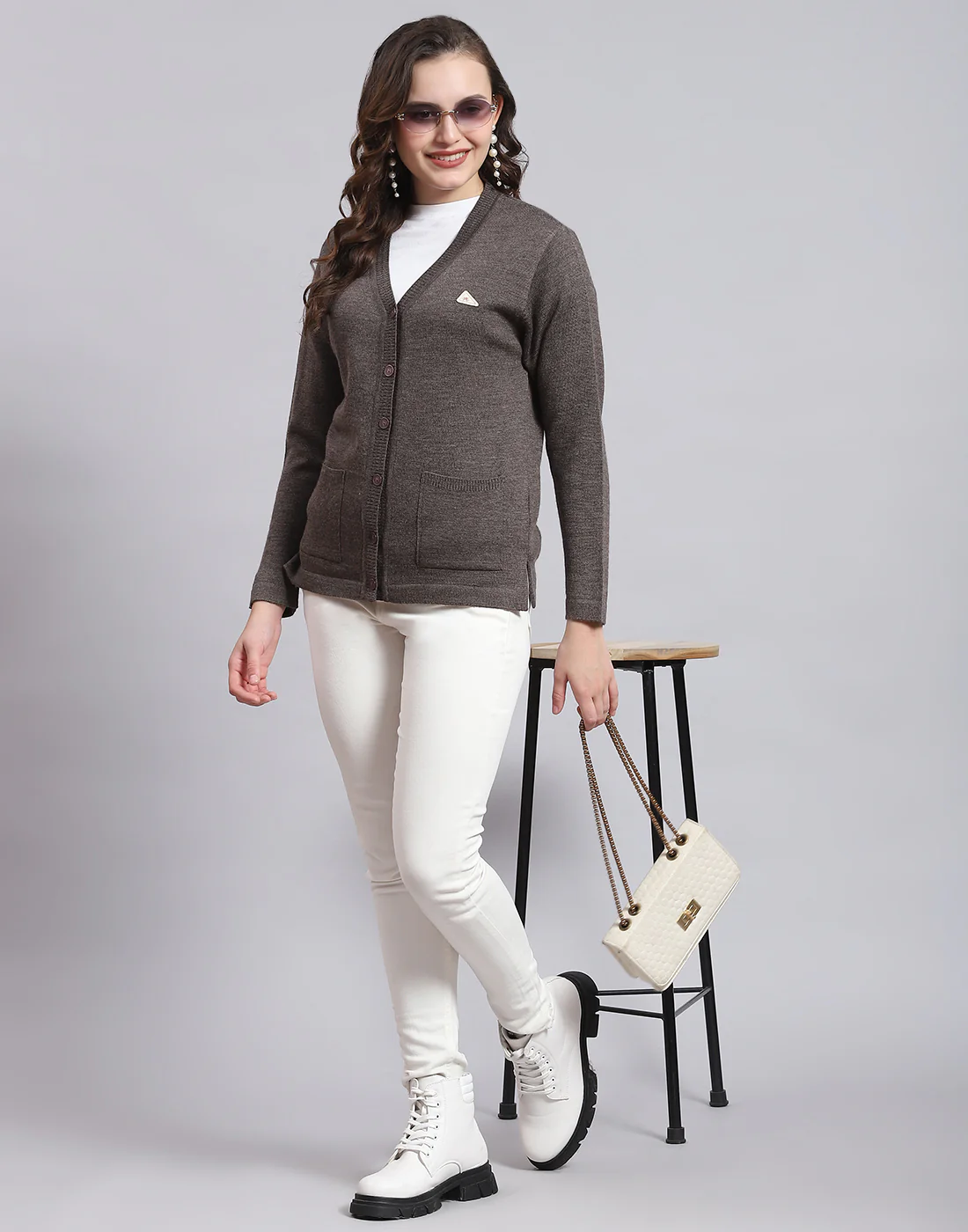 Women Grey Solid V Neck Full Sleeve Sweater - Image 3