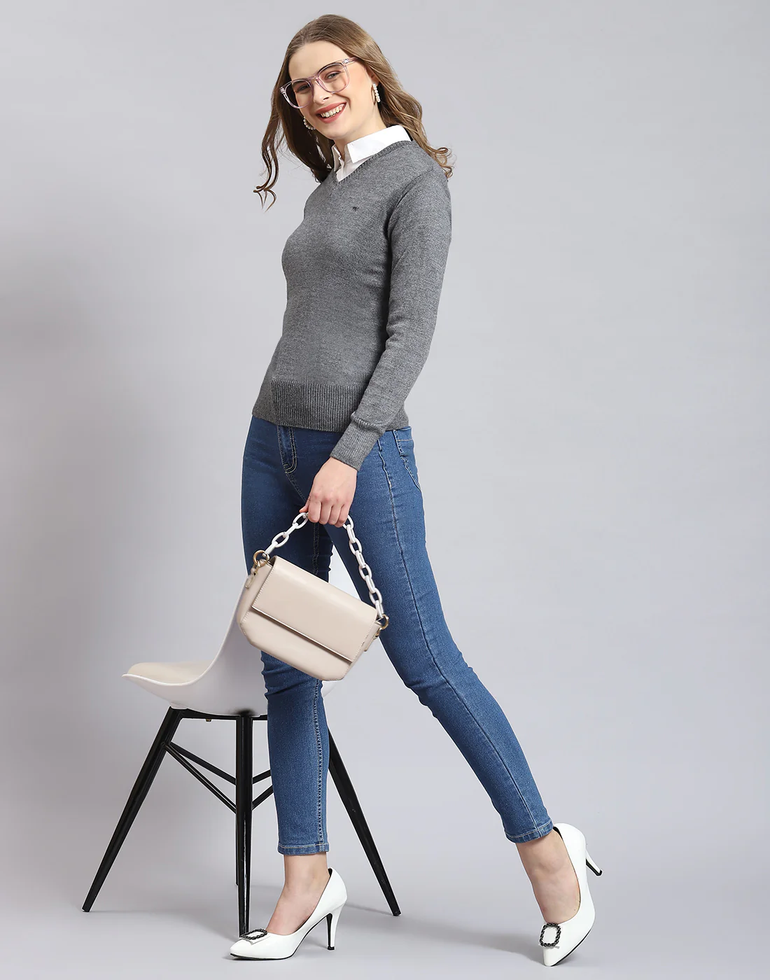 Women Grey Solid V Neck Full Sleeve Sweater - Image 2