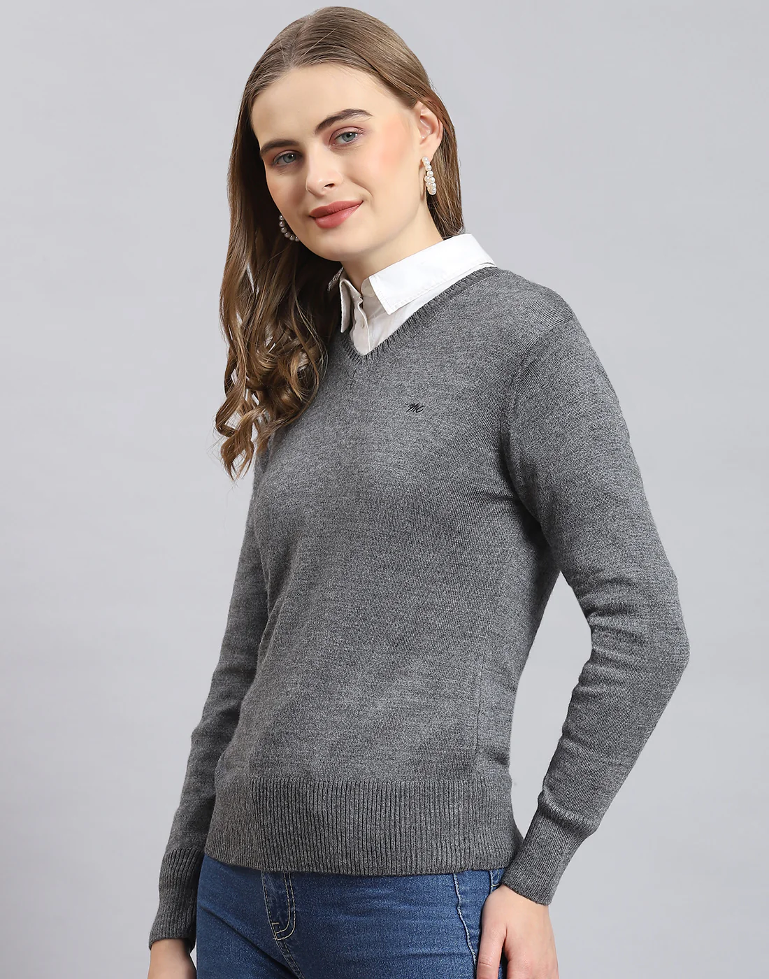 Women Grey Solid V Neck Full Sleeve Sweater - Image 3