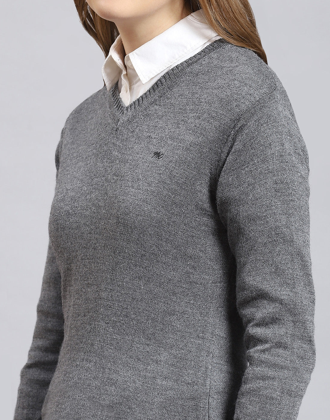 Women Grey Solid V Neck Full Sleeve Sweater - Image 6